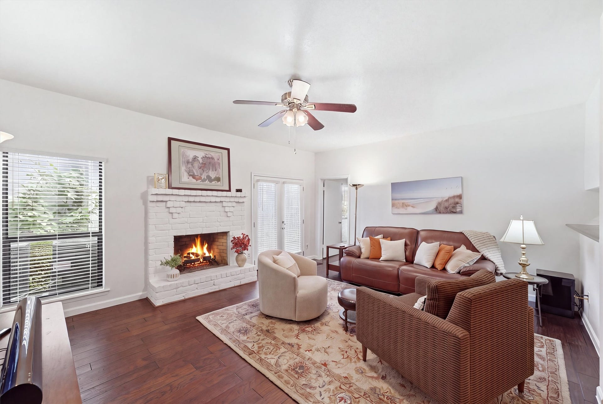 2425 Augusta Drive, #23, Houston, TX 77057 Living Room