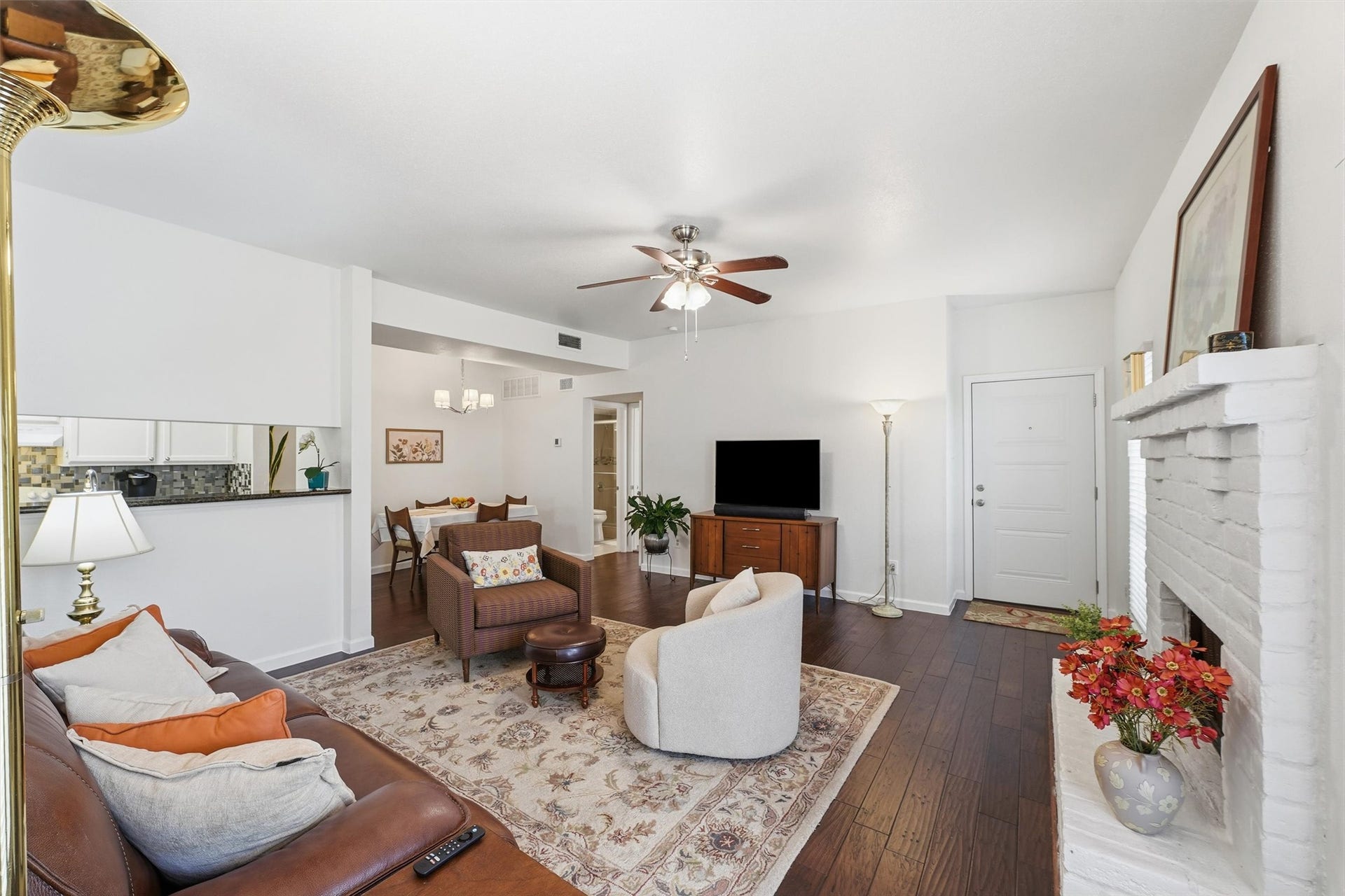 2425 Augusta Drive, #23, Houston, TX 77057 Living Room