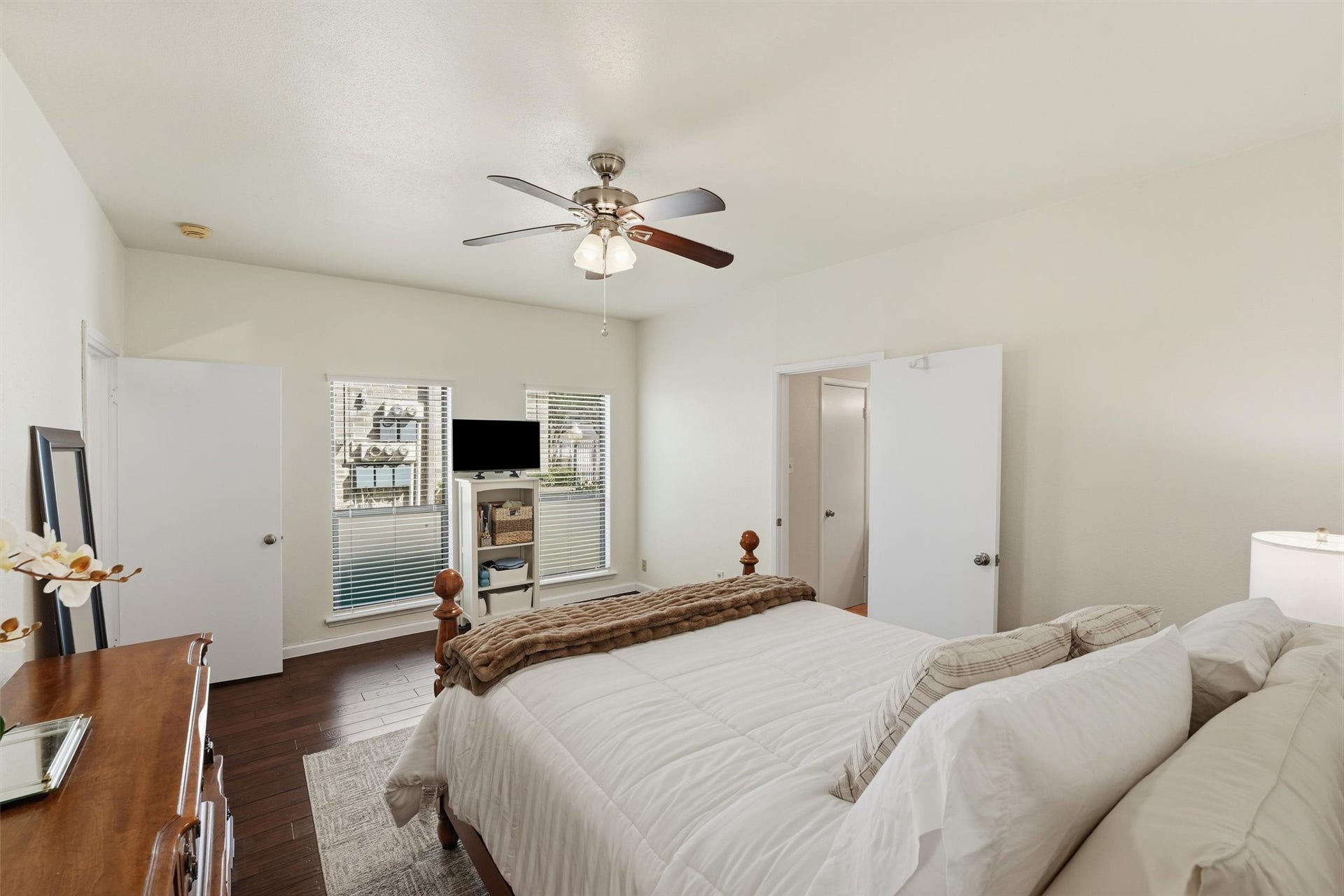 2425 Augusta Drive, #23, Houston, TX 77057 Primary