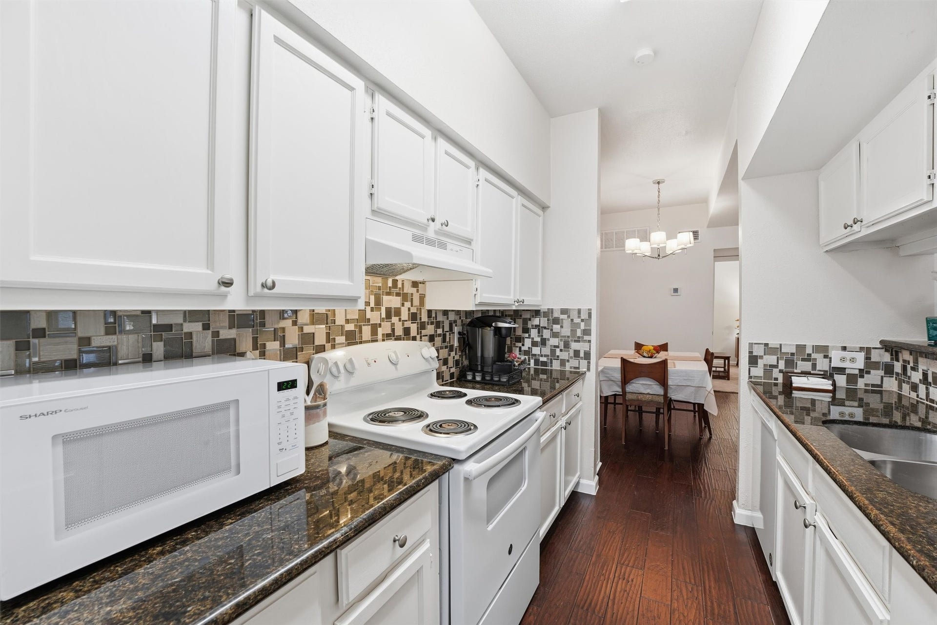 2425 Augusta Drive, #23, Houston, TX 77057 Kitchen