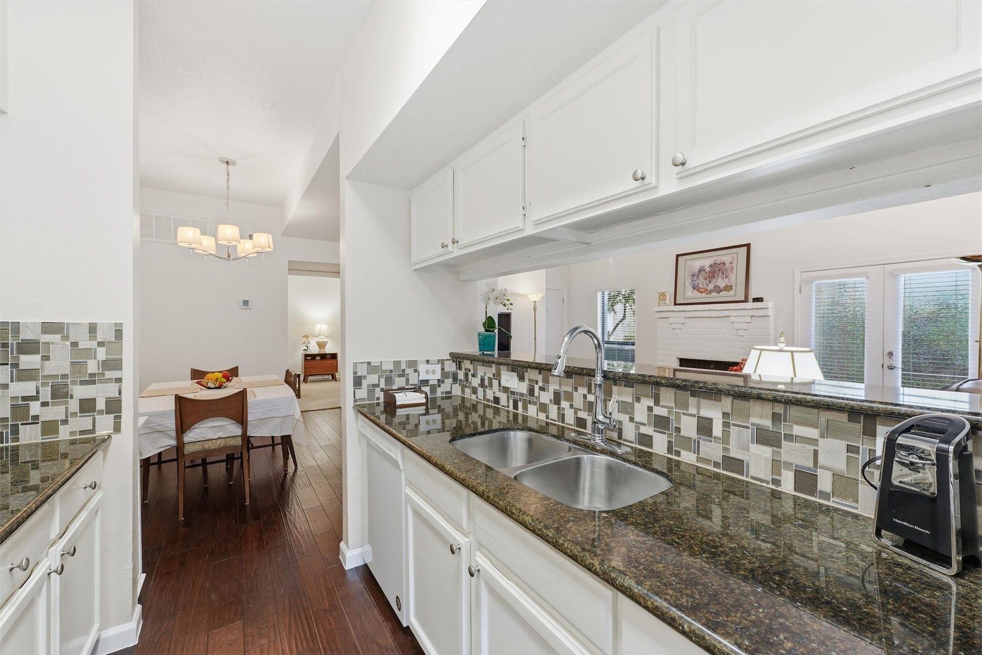 2425 Augusta Drive, #23, Houston, TX 77057 Kitchen