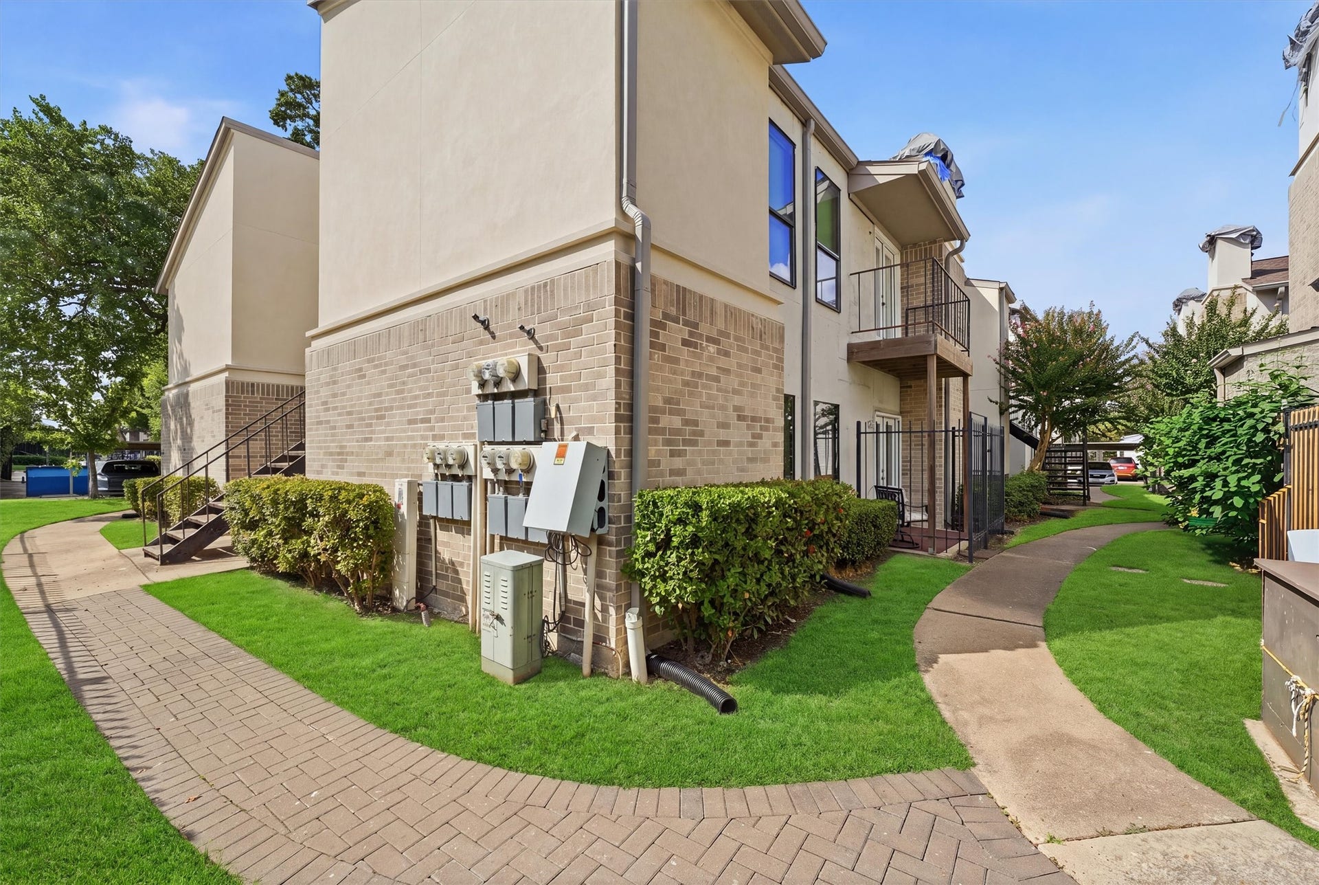 2425 Augusta Drive, #23, Houston, TX 77057 Back Corner