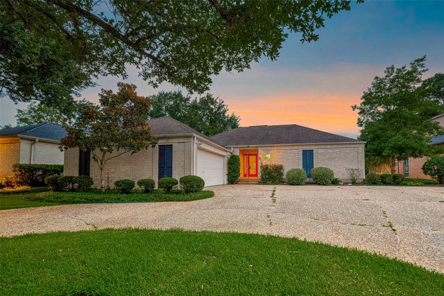 Property photo for 618 Longview Drive, Sugar Land, TX