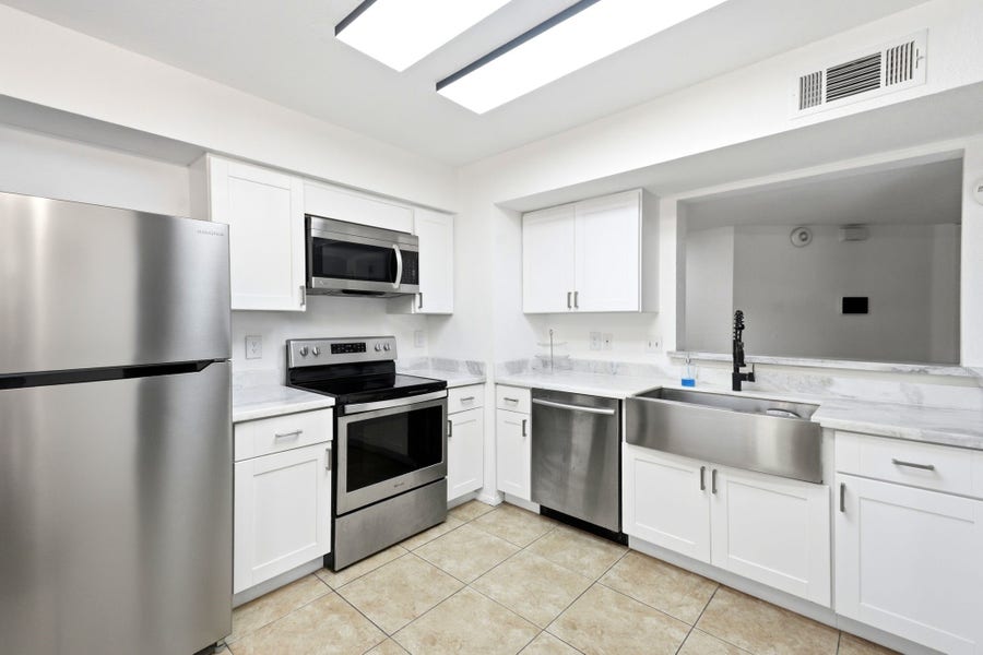Property photo for 2011 Spenwick Drive, #425, Houston, TX