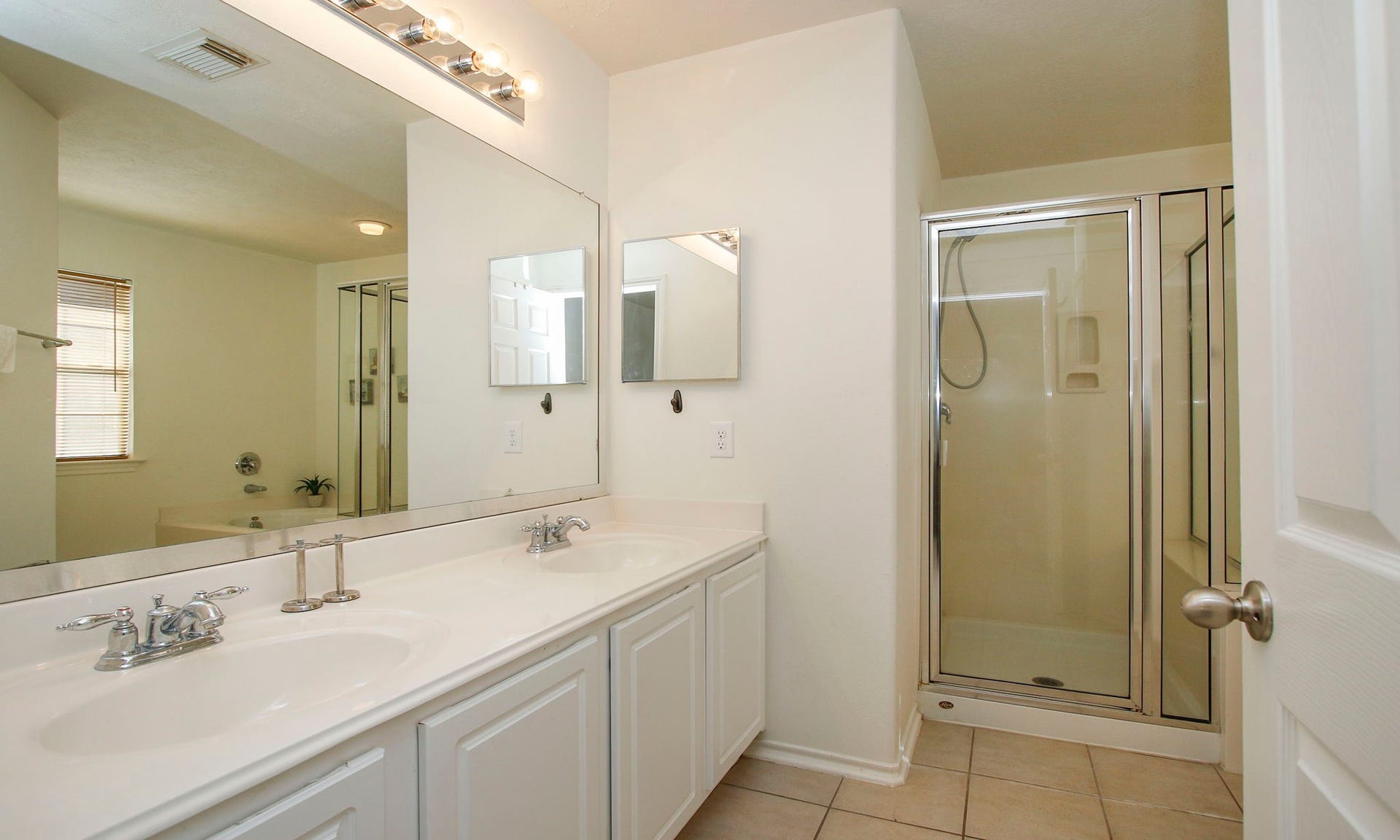 191 N Burberry Park Circle, The Woodlands, TX 77382