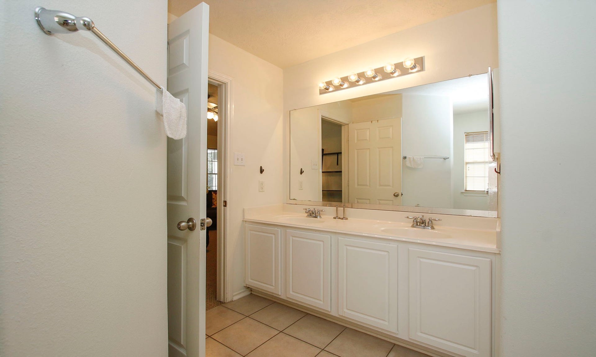 191 N Burberry Park Circle, The Woodlands, TX 77382