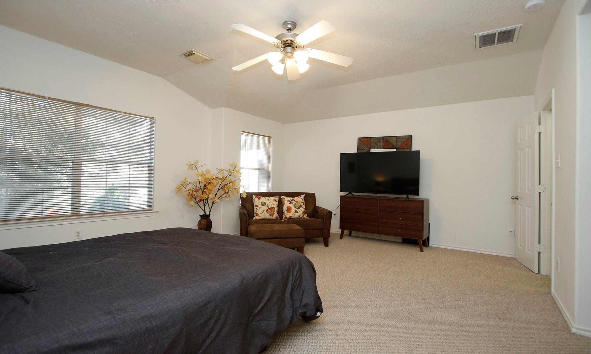 191 N Burberry Park Circle, The Woodlands, TX 77382