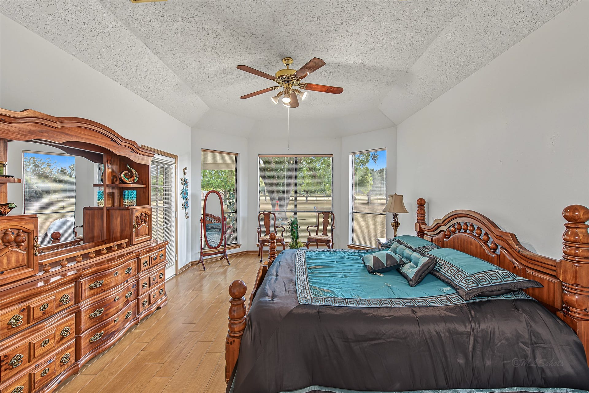 1345 Peach Ridge Road, Brookshire, TX 77423 A surrounding bay window design creates a bright sitting nook with serene views of the green outdoor landscape, complemented by a multi-pane glass door providing direct access to the back patio.