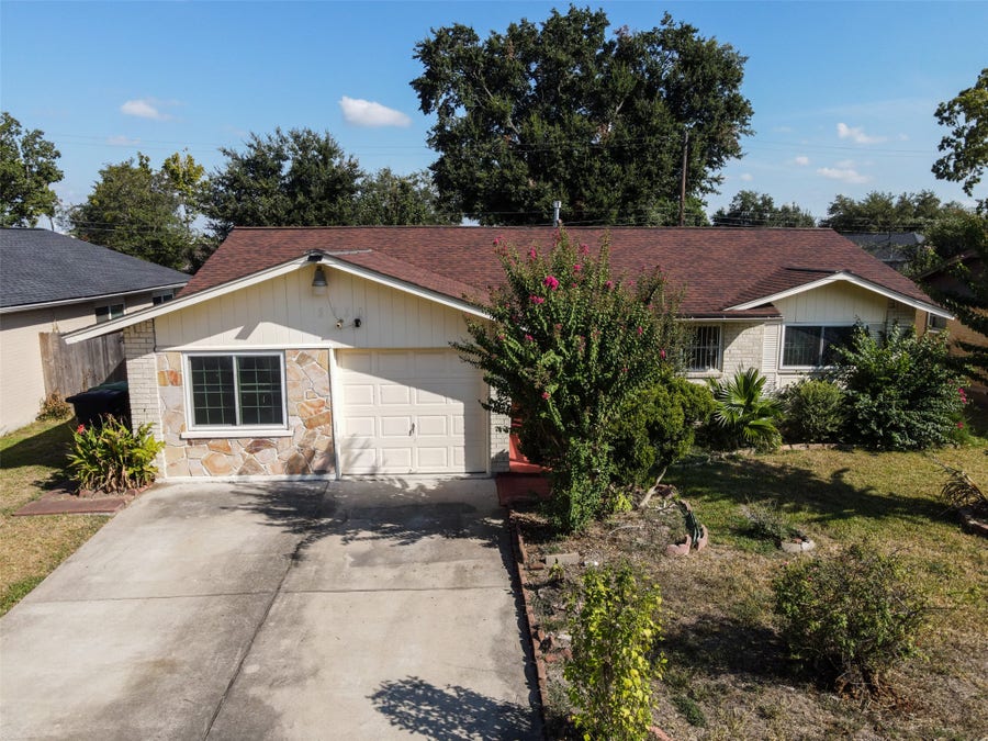 Property photo for 3930 Knottynold Lane, Houston, TX
