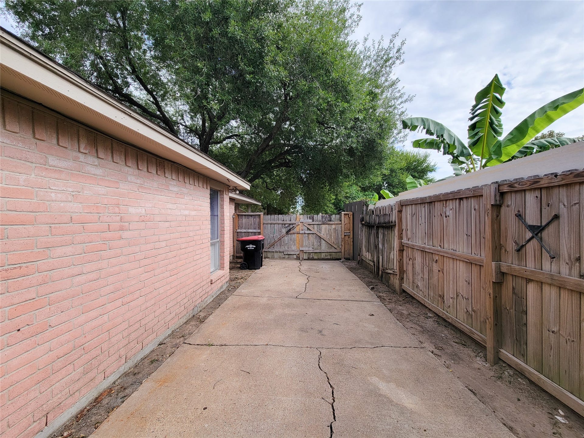 17008 Mercado Drive, Houston, TX 77083 17008 Mercado Drive, Houston, TX 77083