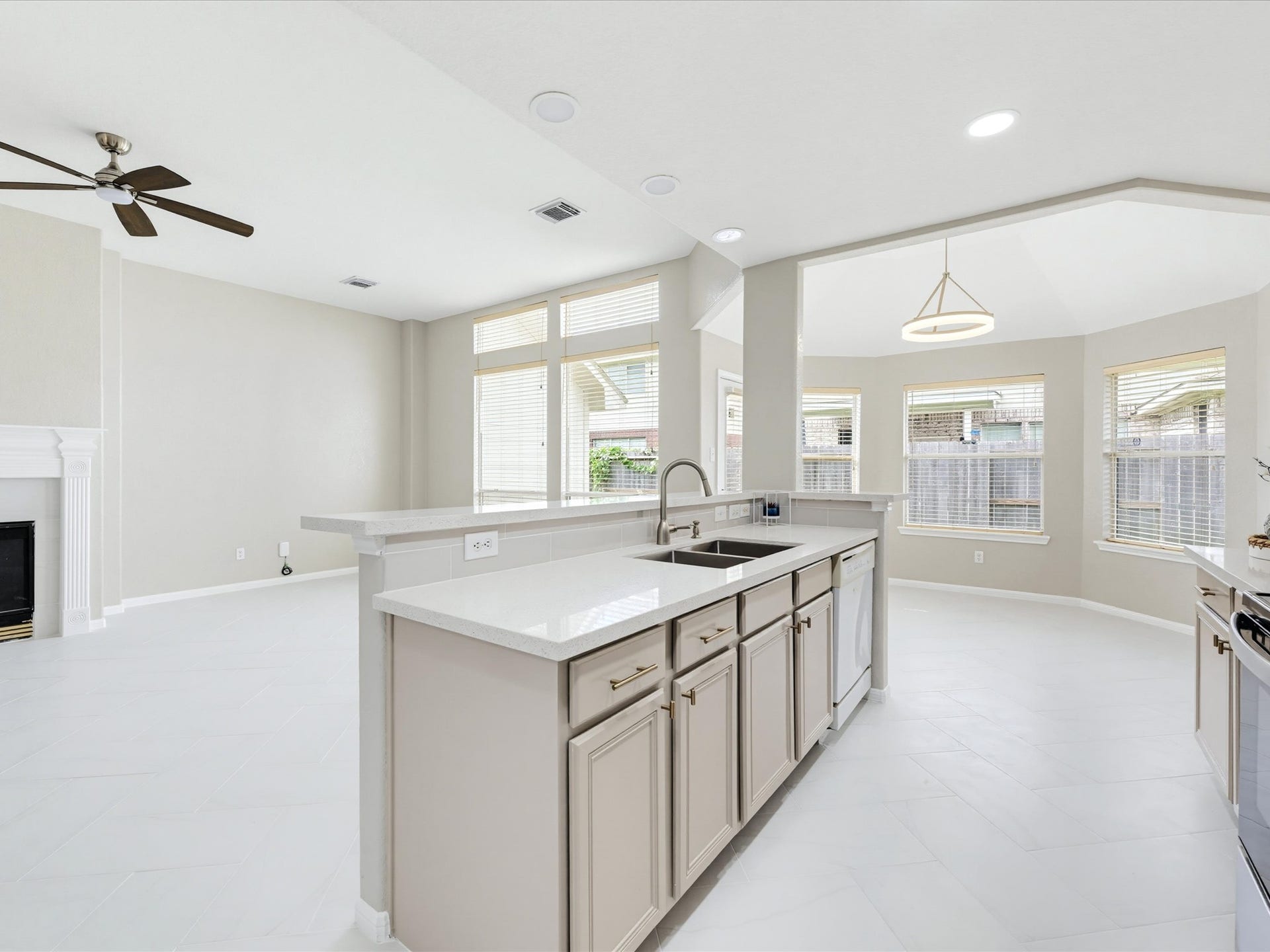 4619 Schiller Park Lane, Sugar Land, TX 77479 4619 Schiller Park Lane, Sugar Land, TX 77479