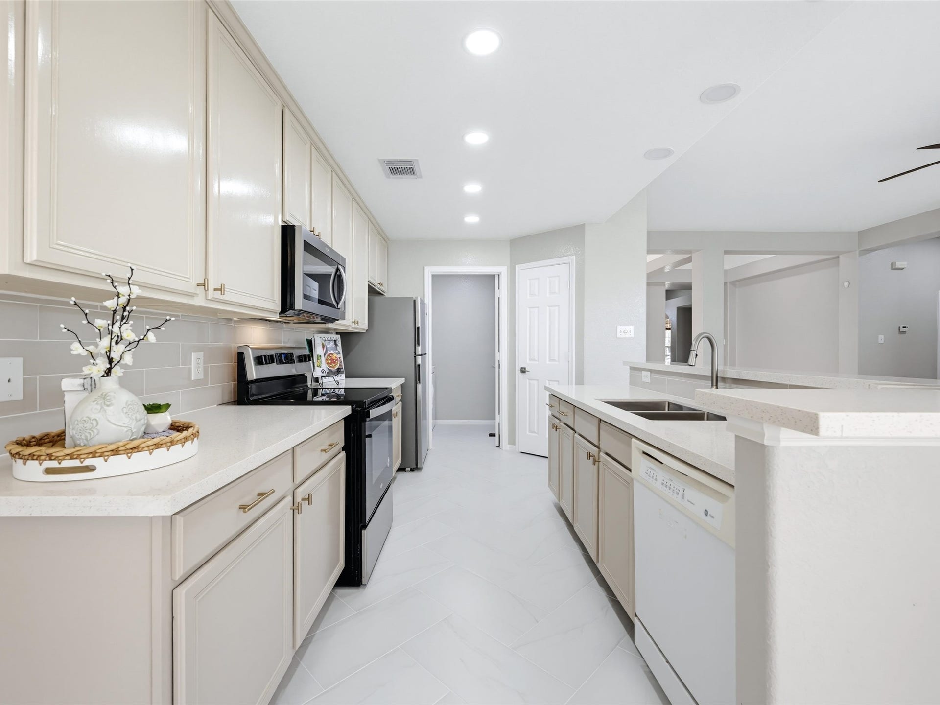 4619 Schiller Park Lane, Sugar Land, TX 77479 4619 Schiller Park Lane, Sugar Land, TX 77479