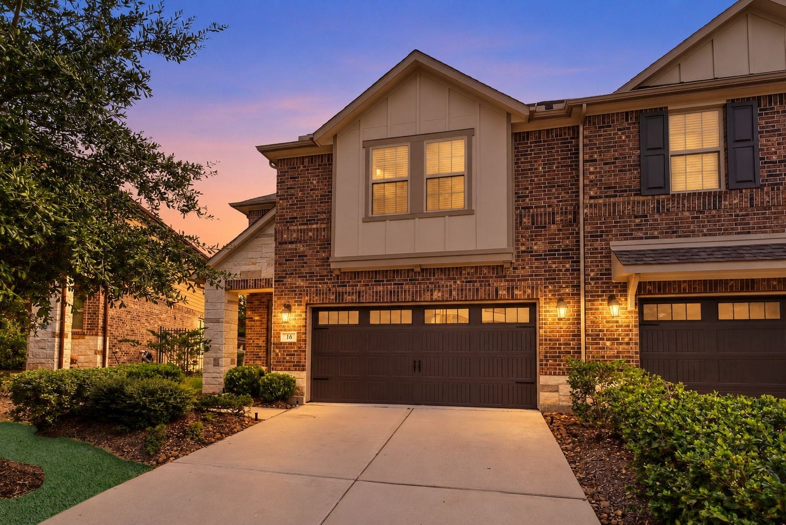 16 Centennial Ridge Place, The Woodlands, TX 77354 Welcome to 16 Centennial Ridge in May Valley Villas!