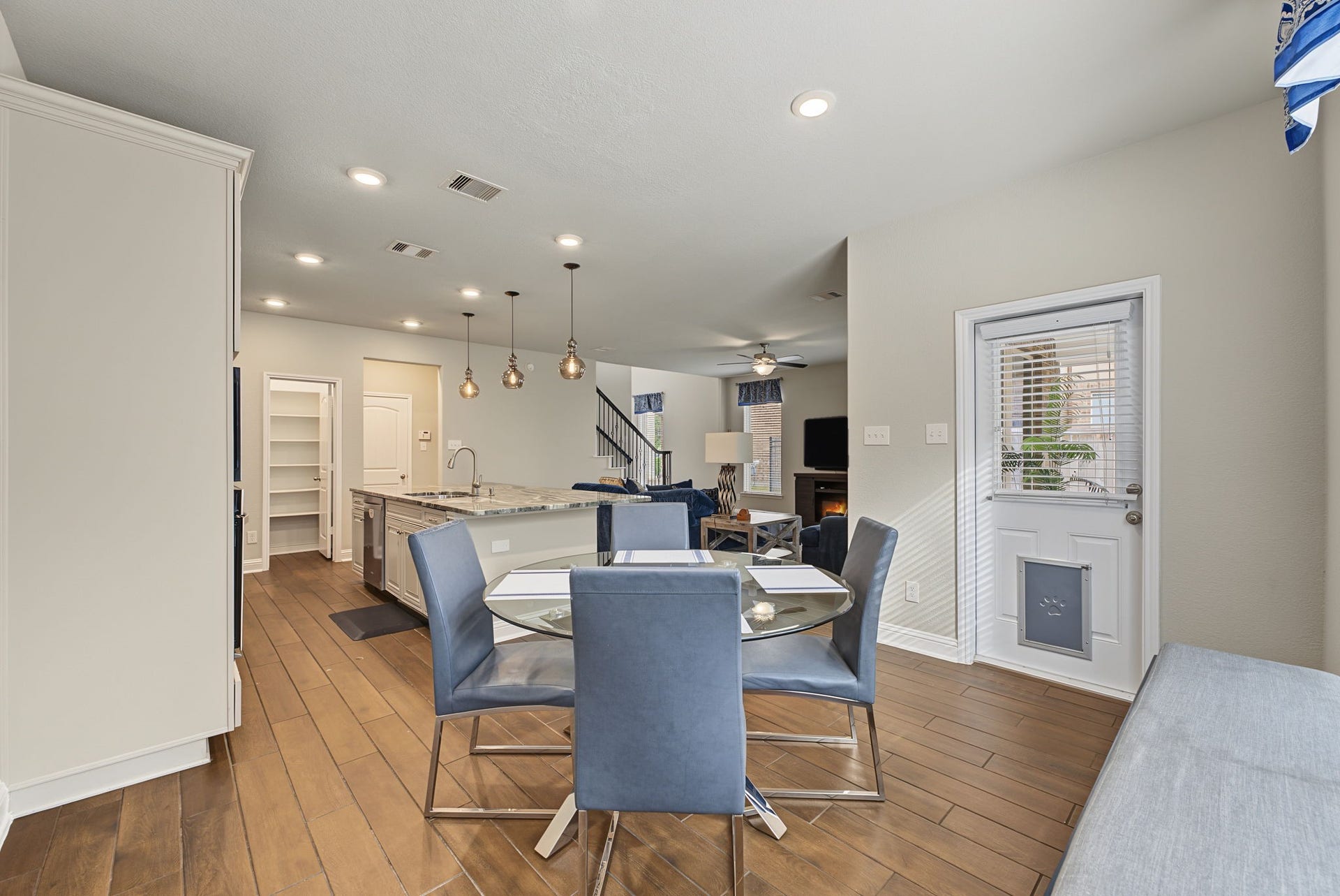 16 Centennial Ridge Place, The Woodlands, TX 77354 16 Centennial Ridge Place, The Woodlands, TX 77354