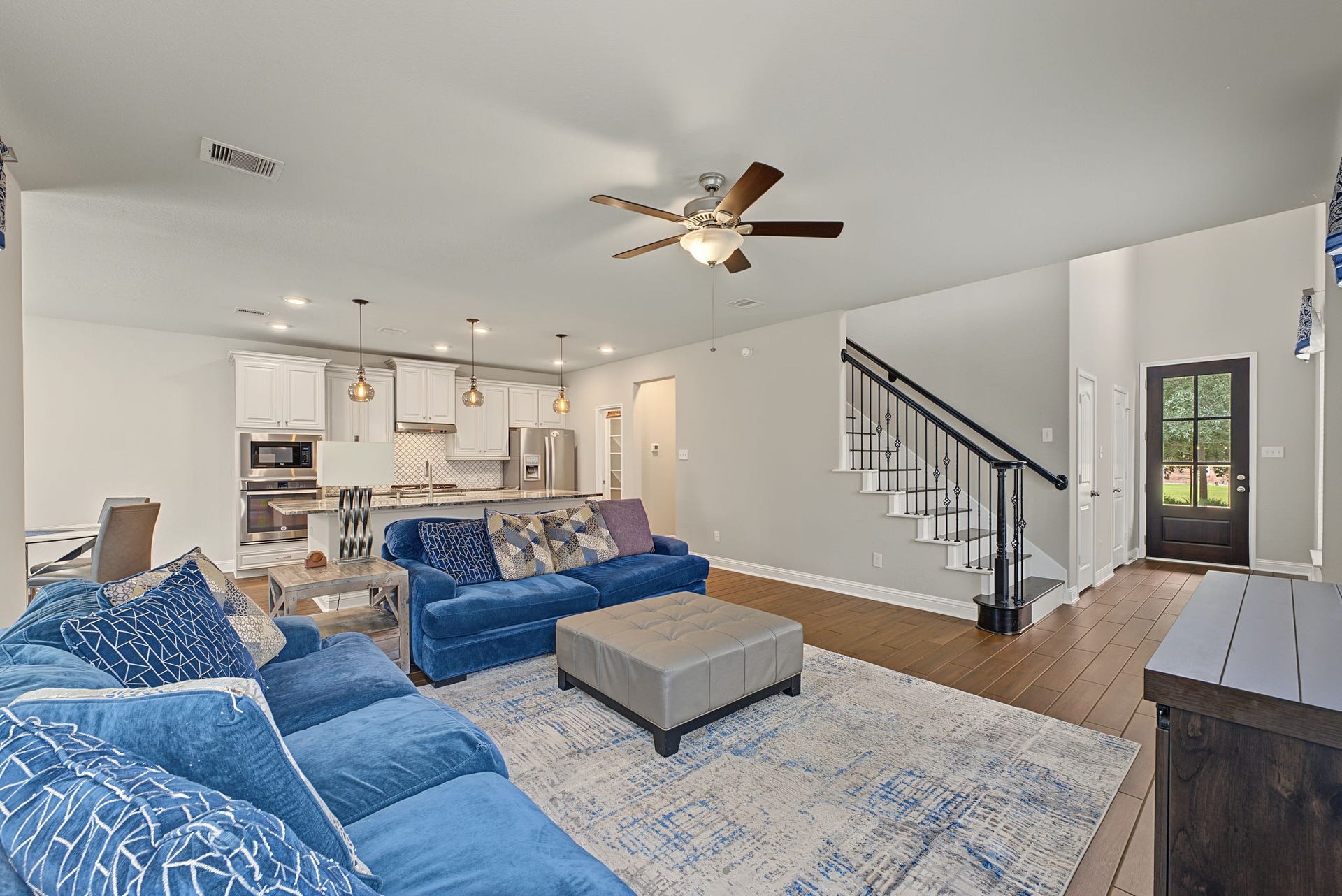 16 Centennial Ridge Place, The Woodlands, TX 77354 The open concept floor plan is perfect for today's lifestyle.
