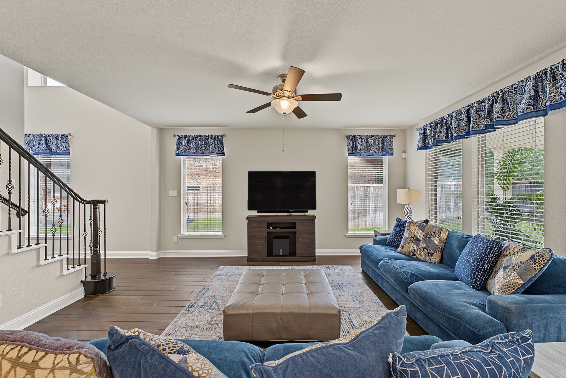 16 Centennial Ridge Place, The Woodlands, TX 77354 Loving the natural light that floods the space!