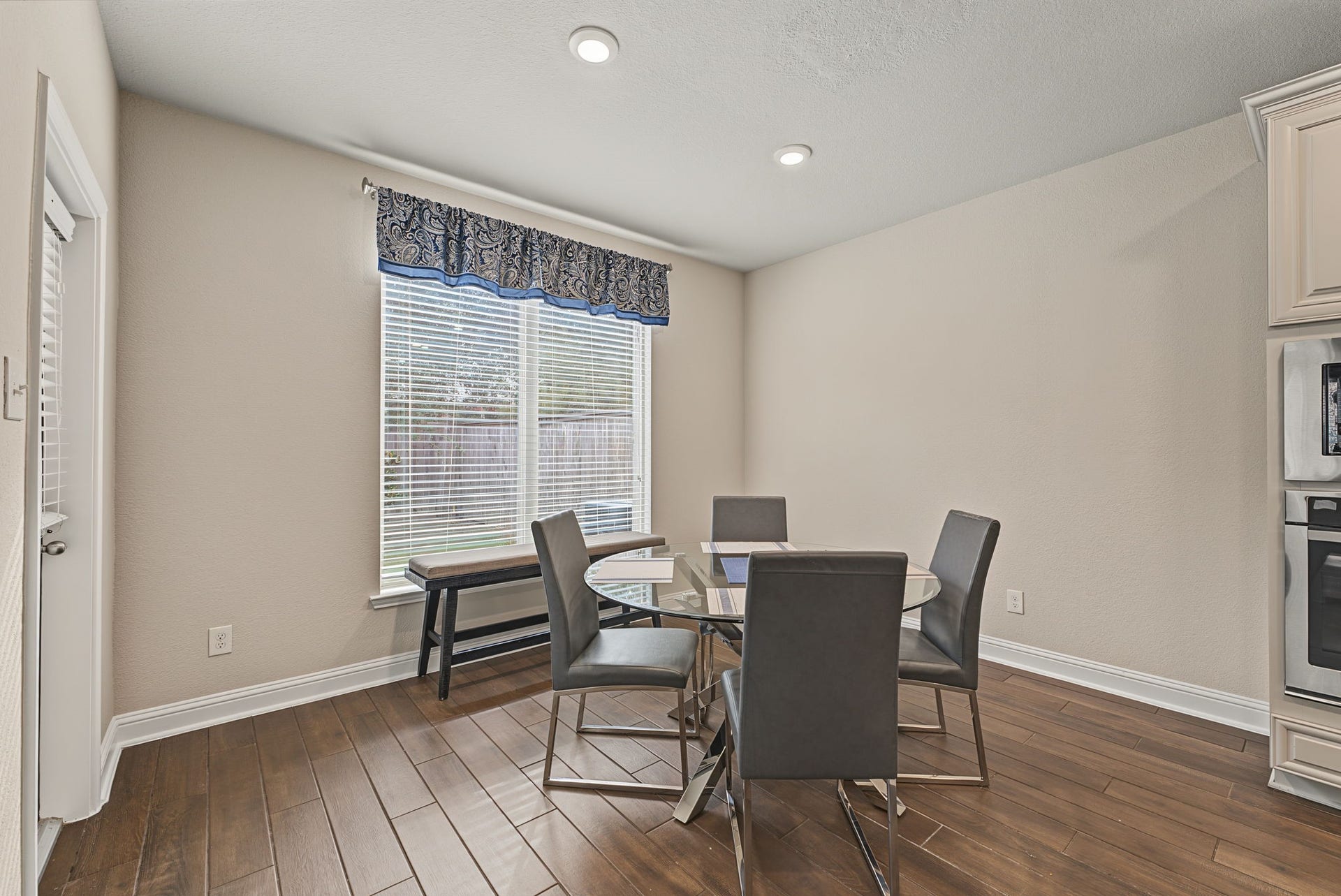 16 Centennial Ridge Place, The Woodlands, TX 77354 The dining area is flooded with natural light.