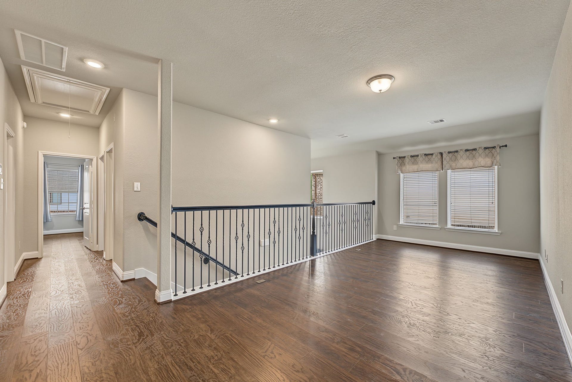 16 Centennial Ridge Place, The Woodlands, TX 77354 So many options with this loft/flex space!