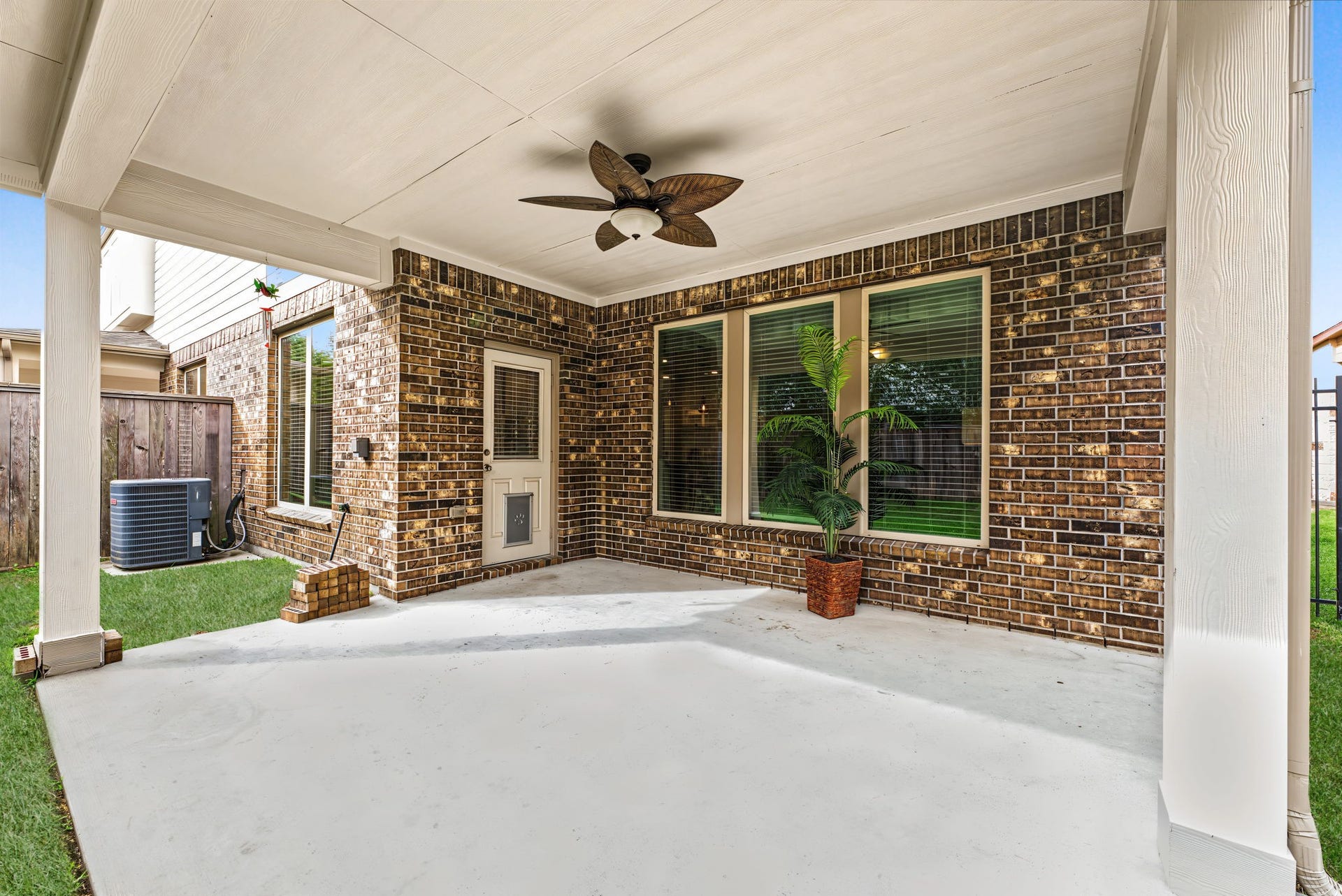 16 Centennial Ridge Place, The Woodlands, TX 77354 There's plenty of room for relaxing on this covered patio!