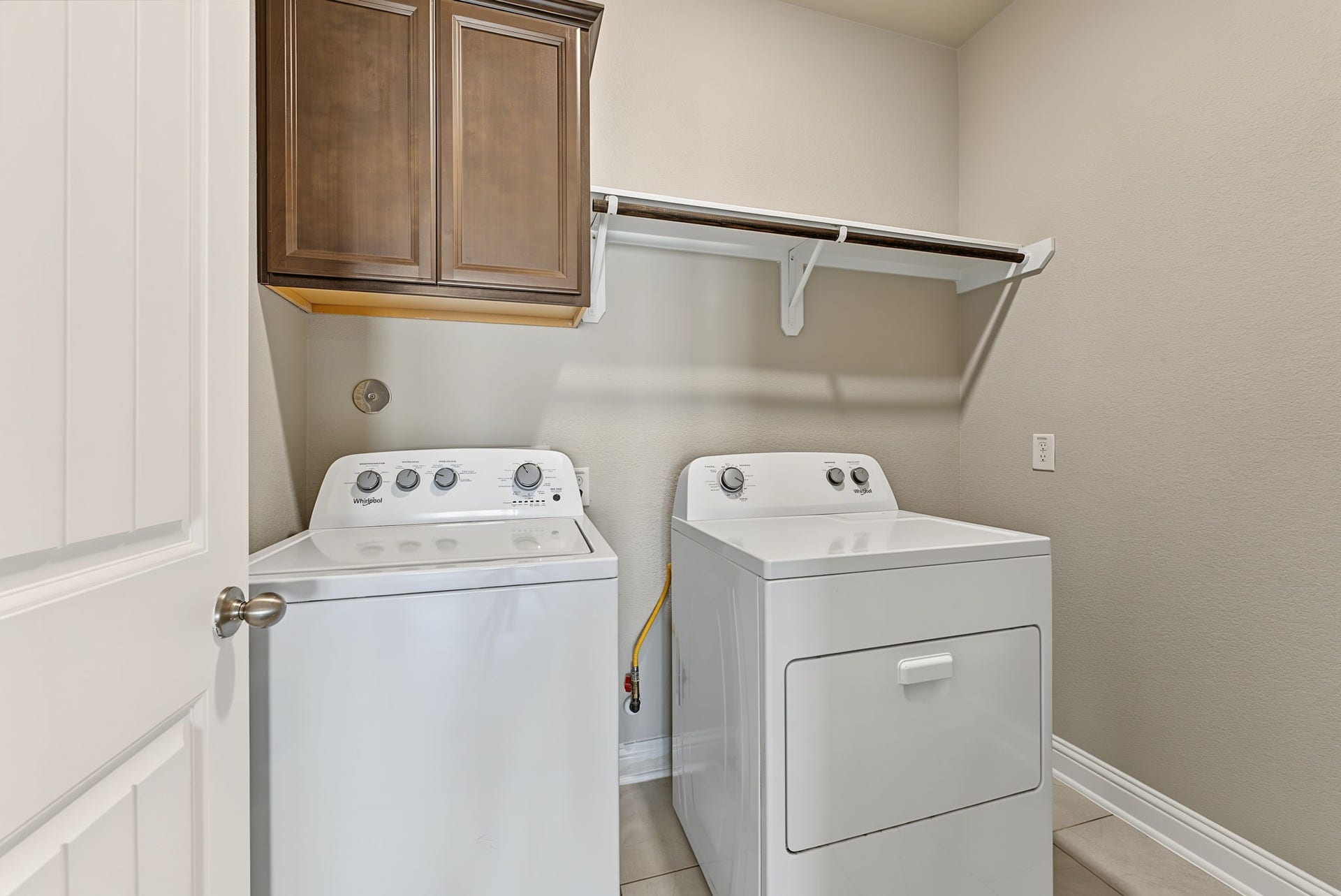 16 Centennial Ridge Place, The Woodlands, TX 77354 The washer and dryer are included!
