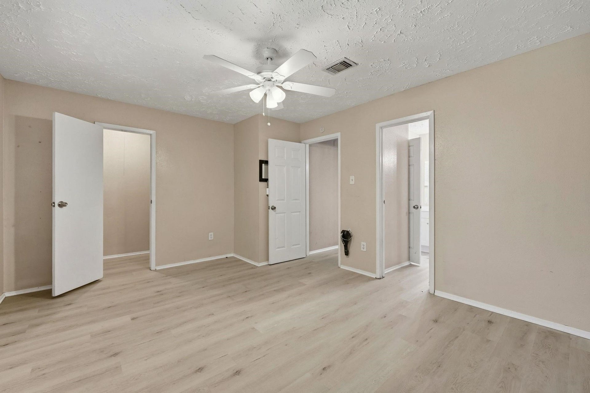 5421 Diane Court, Spring, TX 77373 5421 Diane Court, Spring, TX 77373