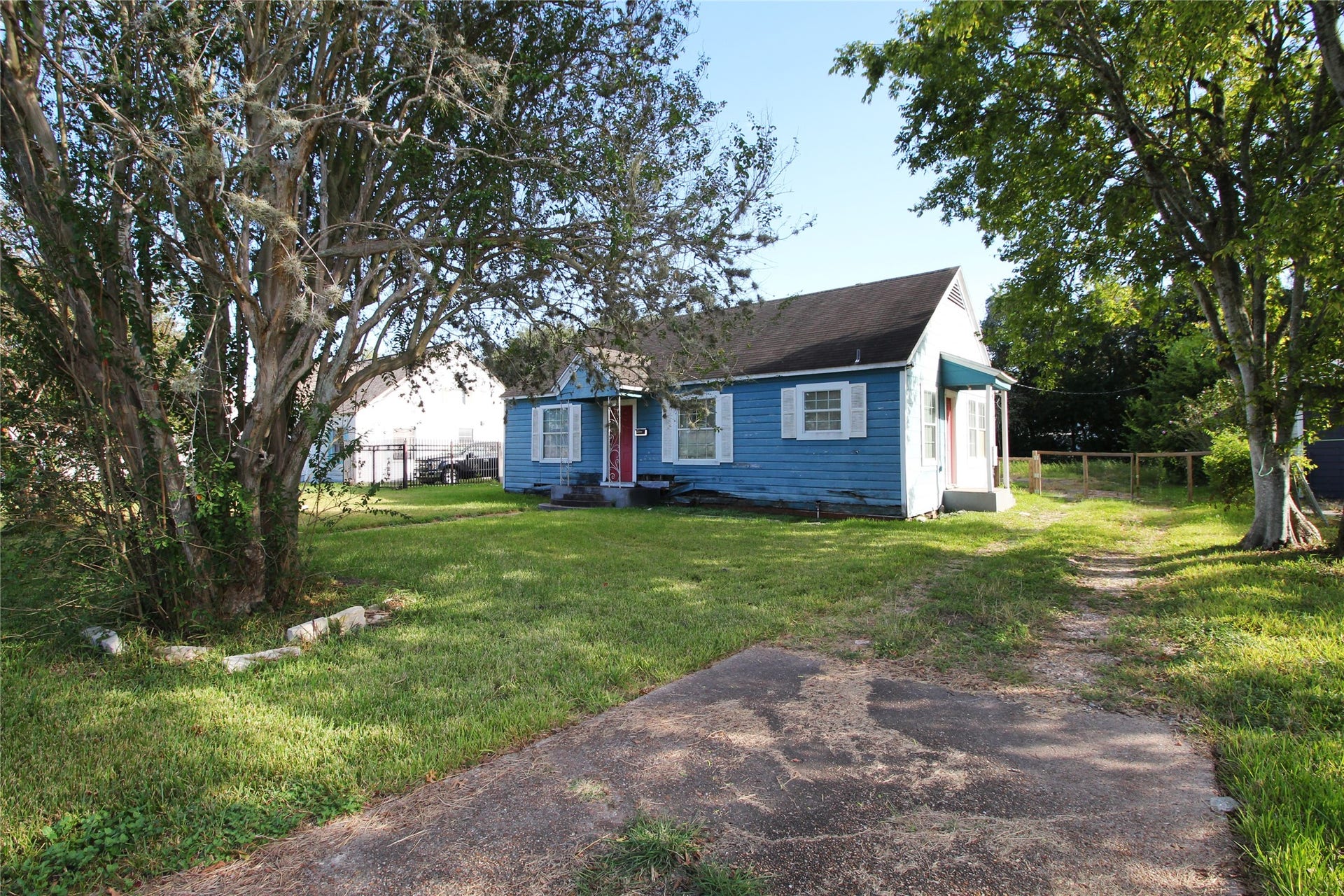 8022 Hartford Street, Houston, TX 77017 Front House