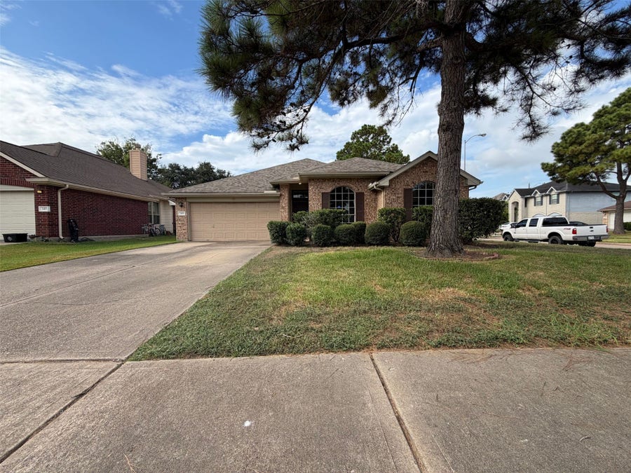 Property photo for 3419 Foursome Lane, Sugar Land, TX