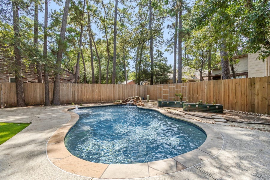 Property photo for 2 Summithill Place, The Woodlands, TX