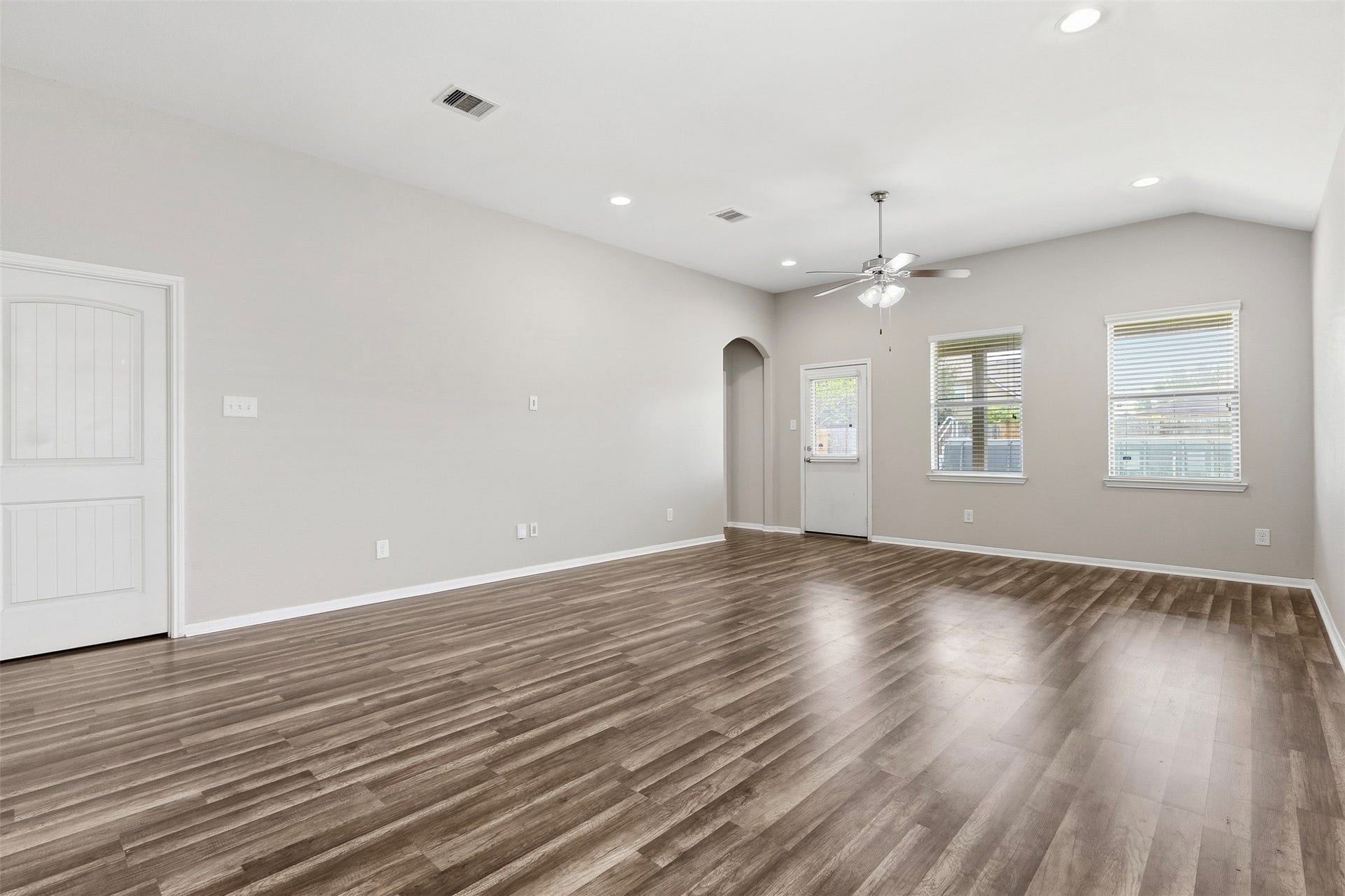 135 Piney Pathway, Magnolia, TX 77354 135 Piney Pathway, Magnolia, TX 77354