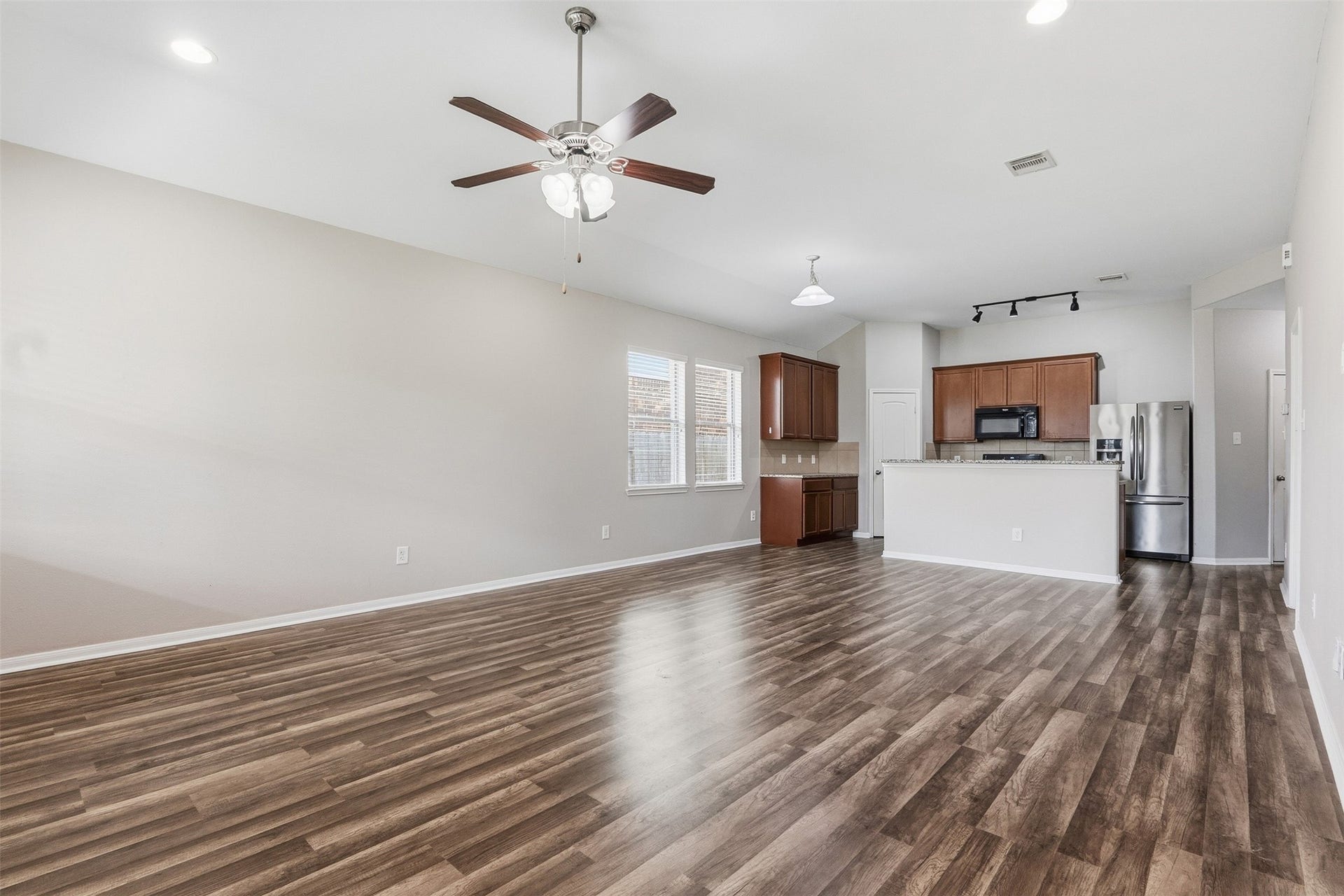 135 Piney Pathway, Magnolia, TX 77354 135 Piney Pathway, Magnolia, TX 77354