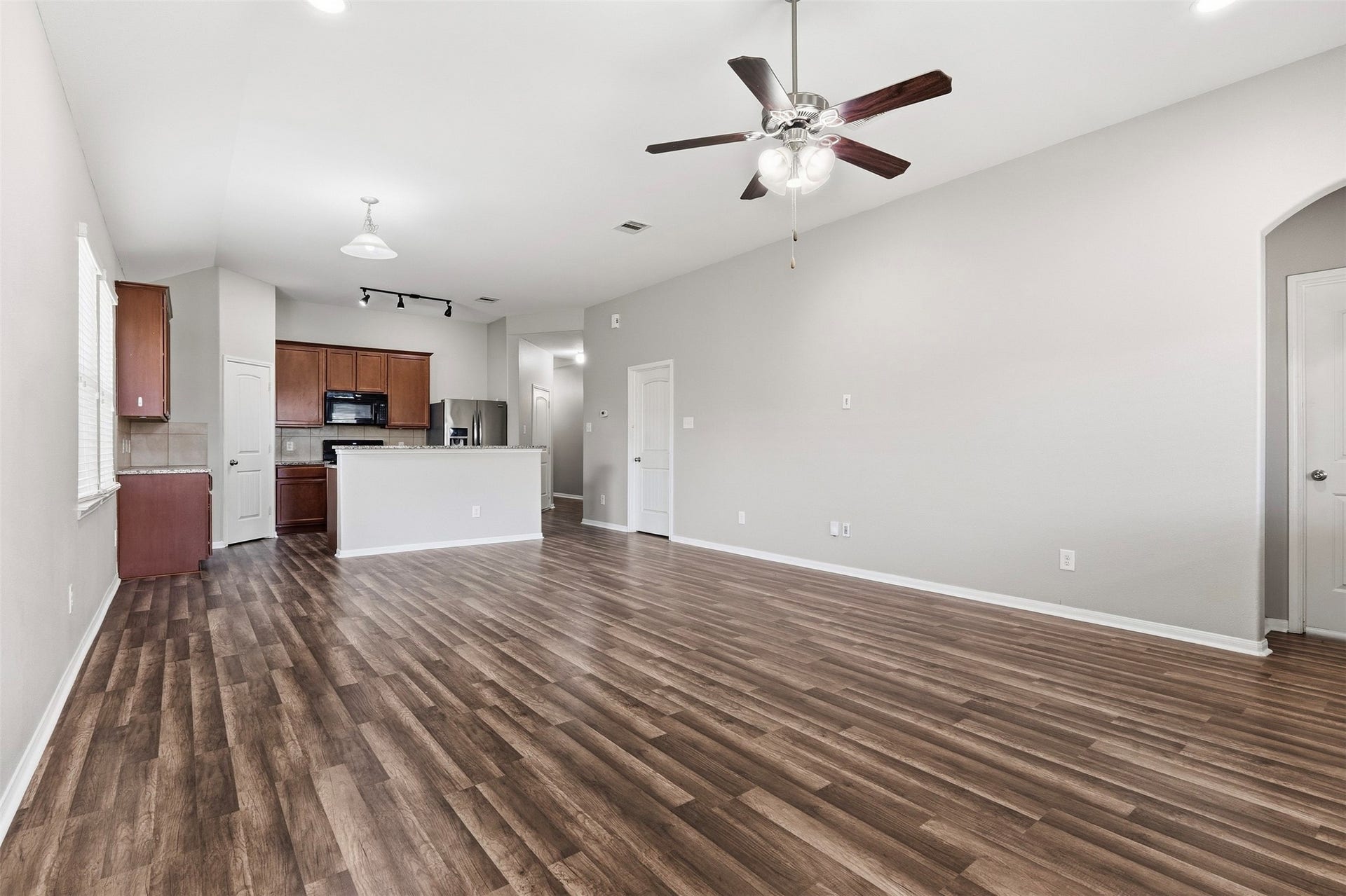 135 Piney Pathway, Magnolia, TX 77354 135 Piney Pathway, Magnolia, TX 77354