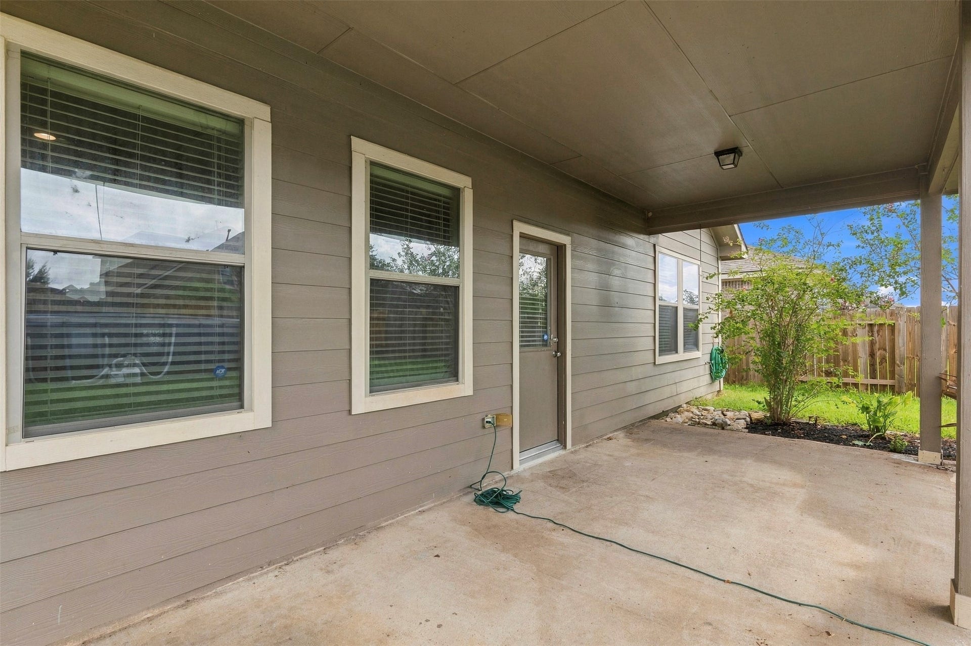 135 Piney Pathway, Magnolia, TX 77354 Large covered back patio