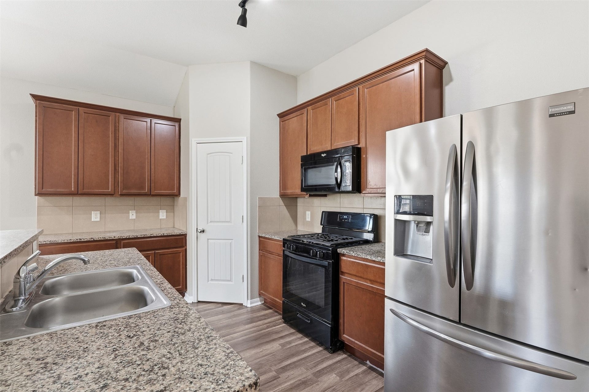 135 Piney Pathway, Magnolia, TX 77354 135 Piney Pathway, Magnolia, TX 77354