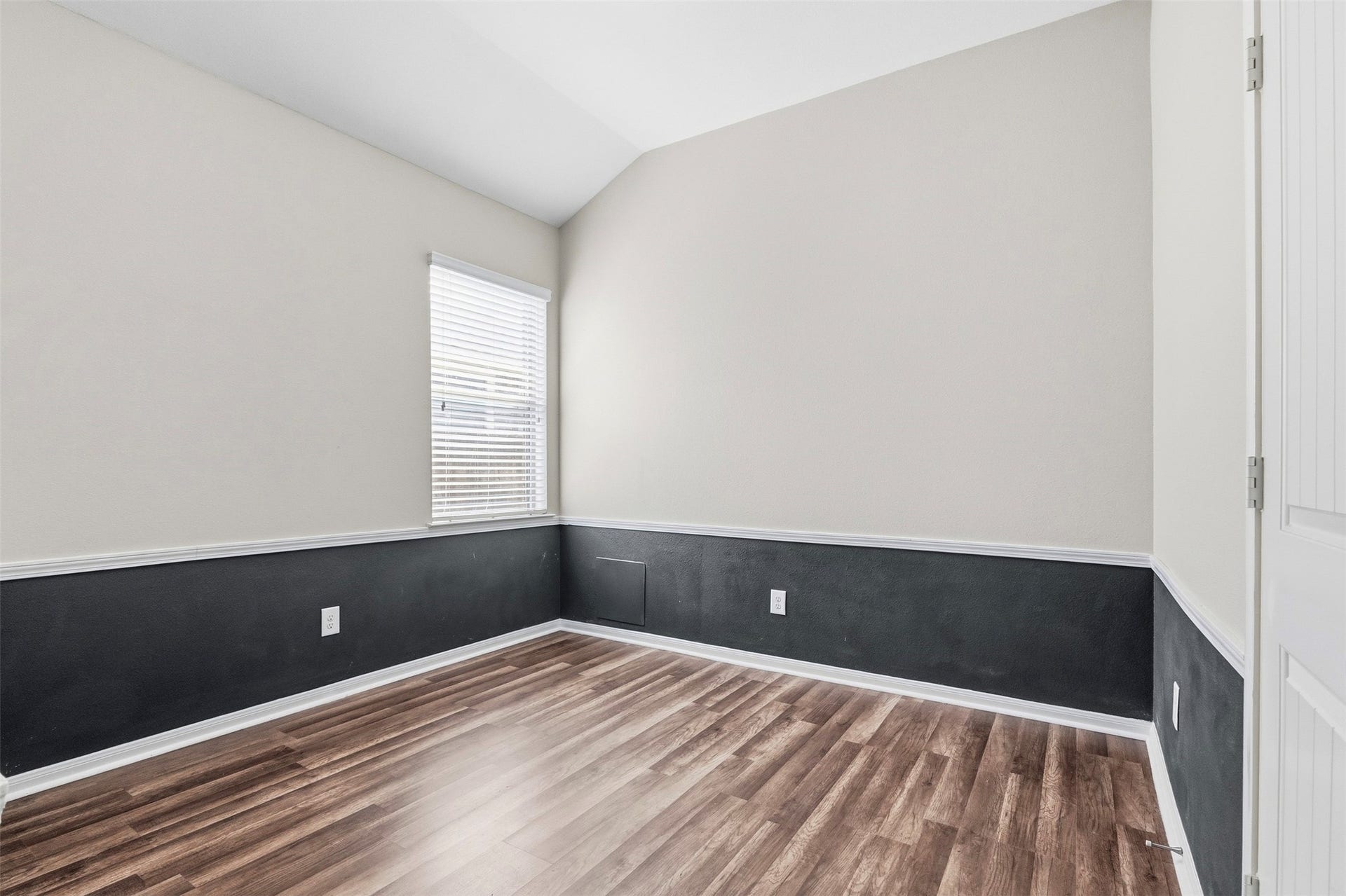 135 Piney Pathway, Magnolia, TX 77354 Third guest bedroom