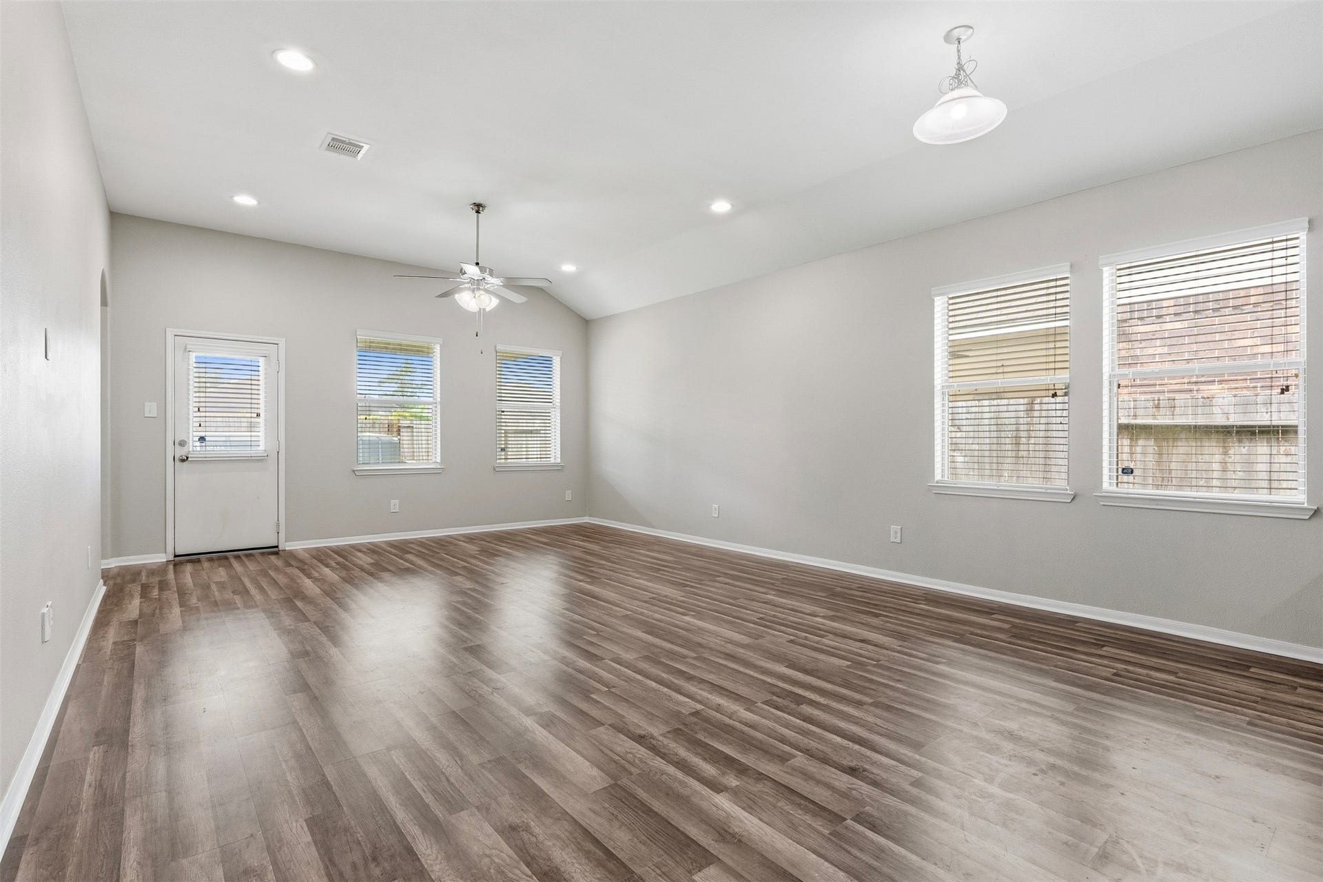 135 Piney Pathway, Magnolia, TX 77354 135 Piney Pathway, Magnolia, TX 77354