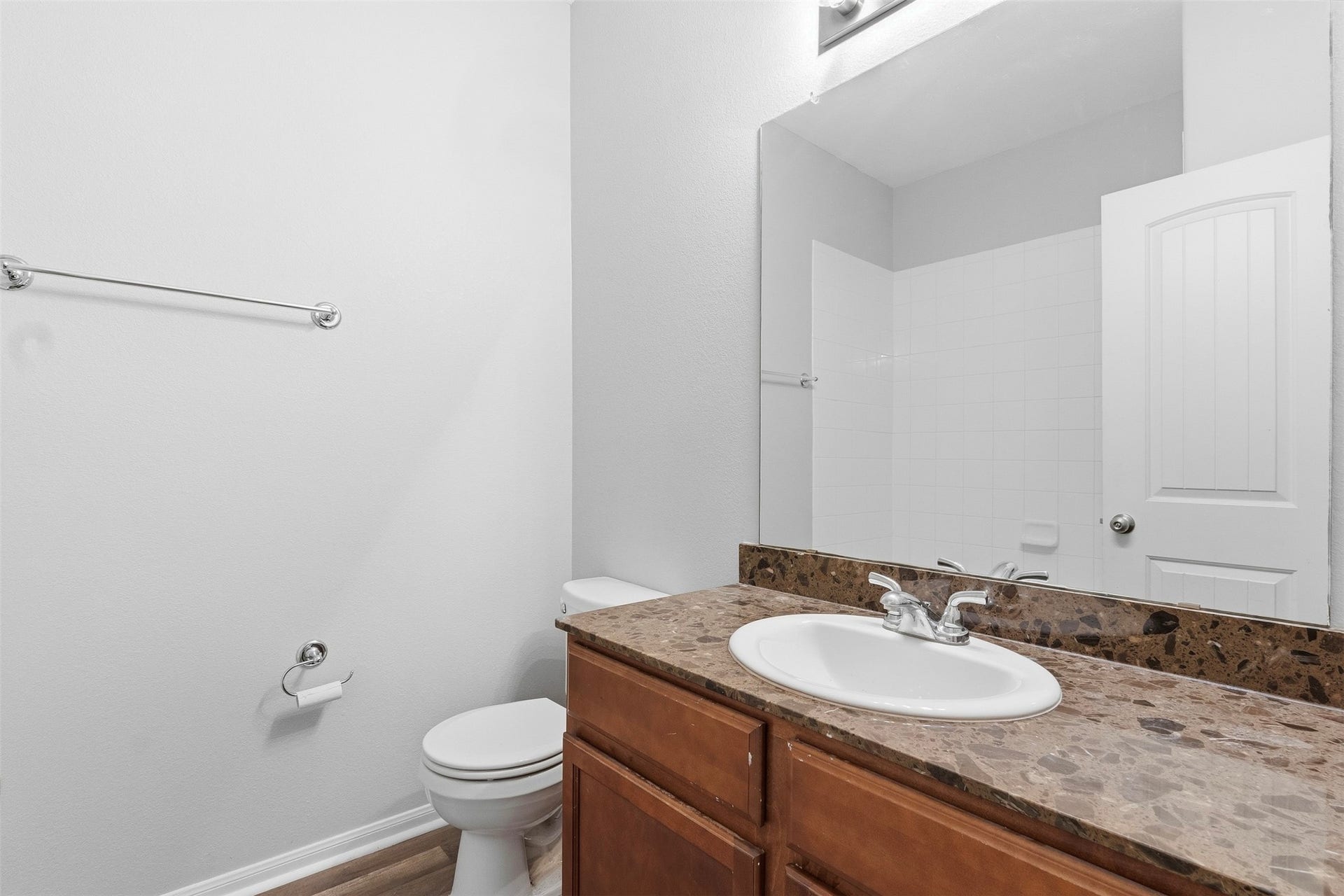 135 Piney Pathway, Magnolia, TX 77354 Guest full bathroom