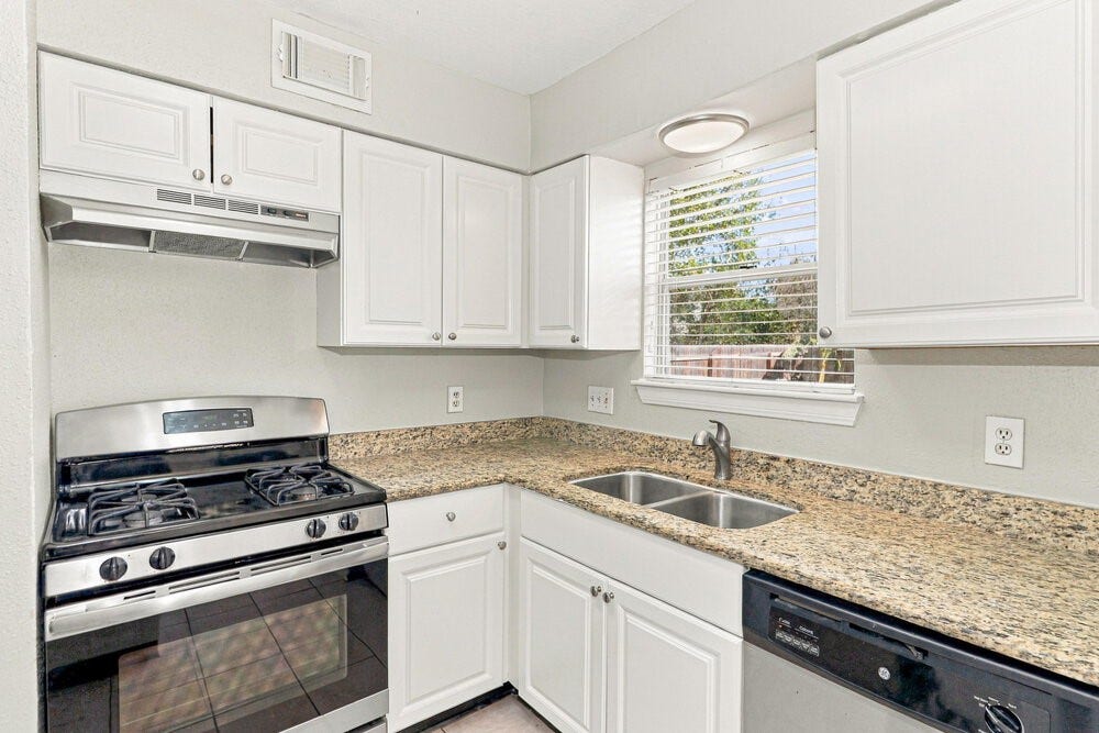 16111 Rosenridge Drive, Houston, TX 77053 16111 Rosenridge Drive, Houston, TX 77053
