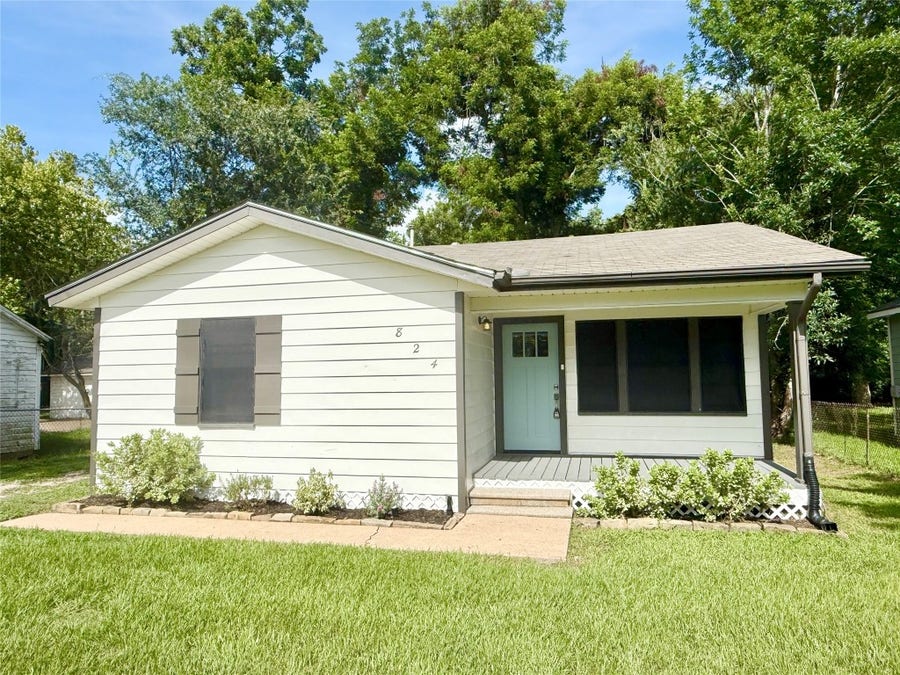 Property photo for 824 S Anderson Street, Angleton, TX