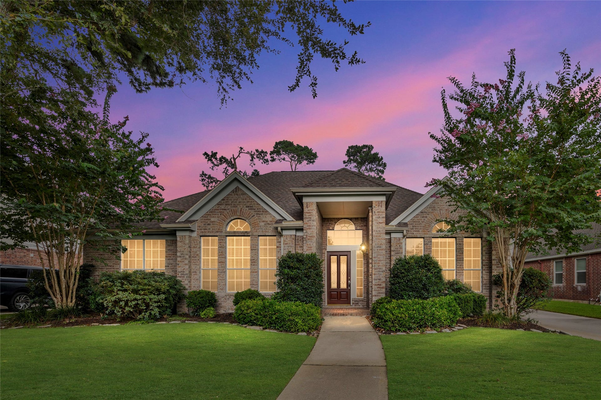20526 Cypresswood Meadows Drive, Spring, TX 77388 Stunning curb appeal! Welcome to a classic brick elevation framed by mature trees and manicured hedges.