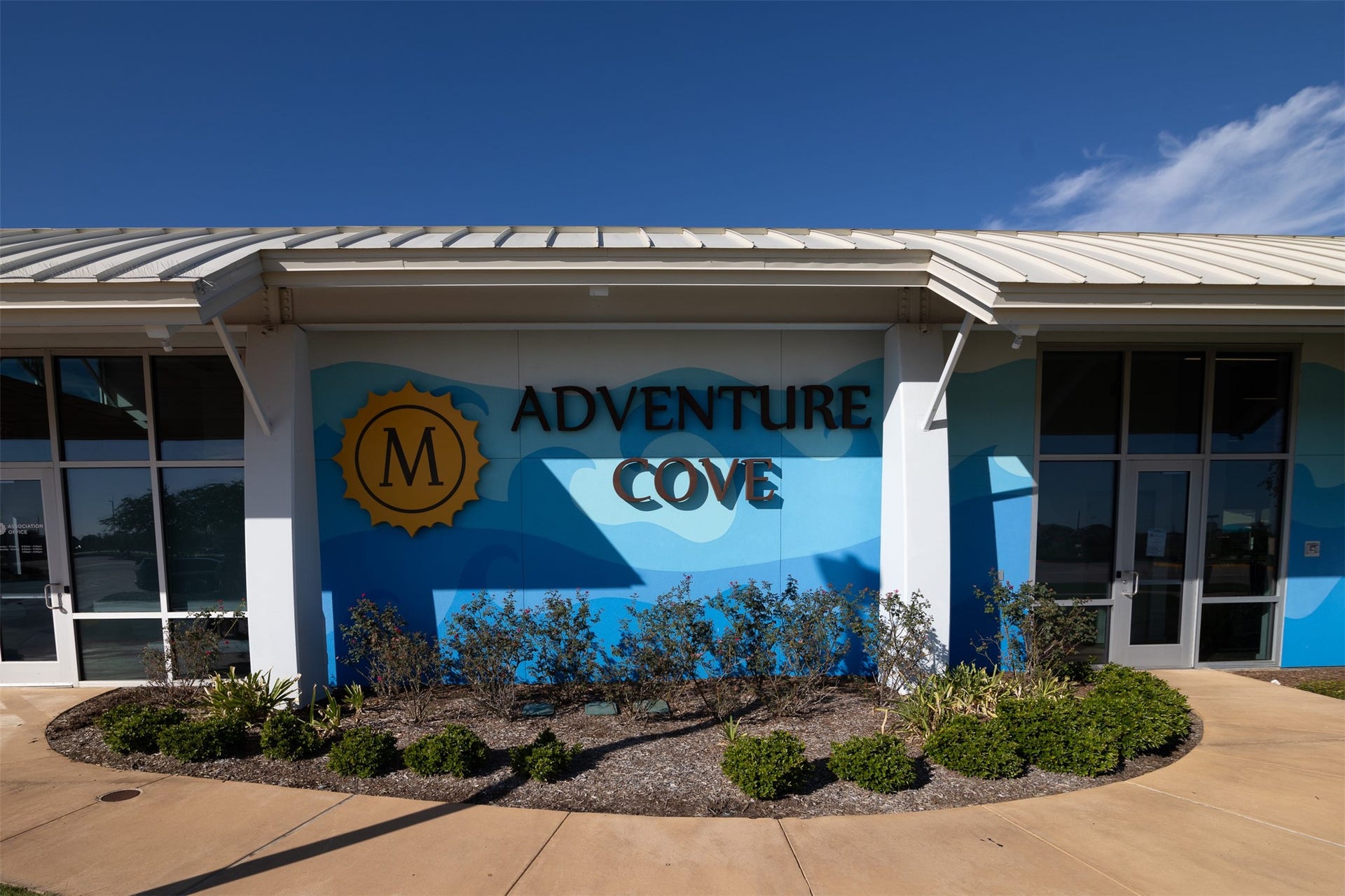 3707 Amoroso Drive, Iowa Colony, TX 77583 Your weekend plans could start right here. Welcome to Adventure Cove!