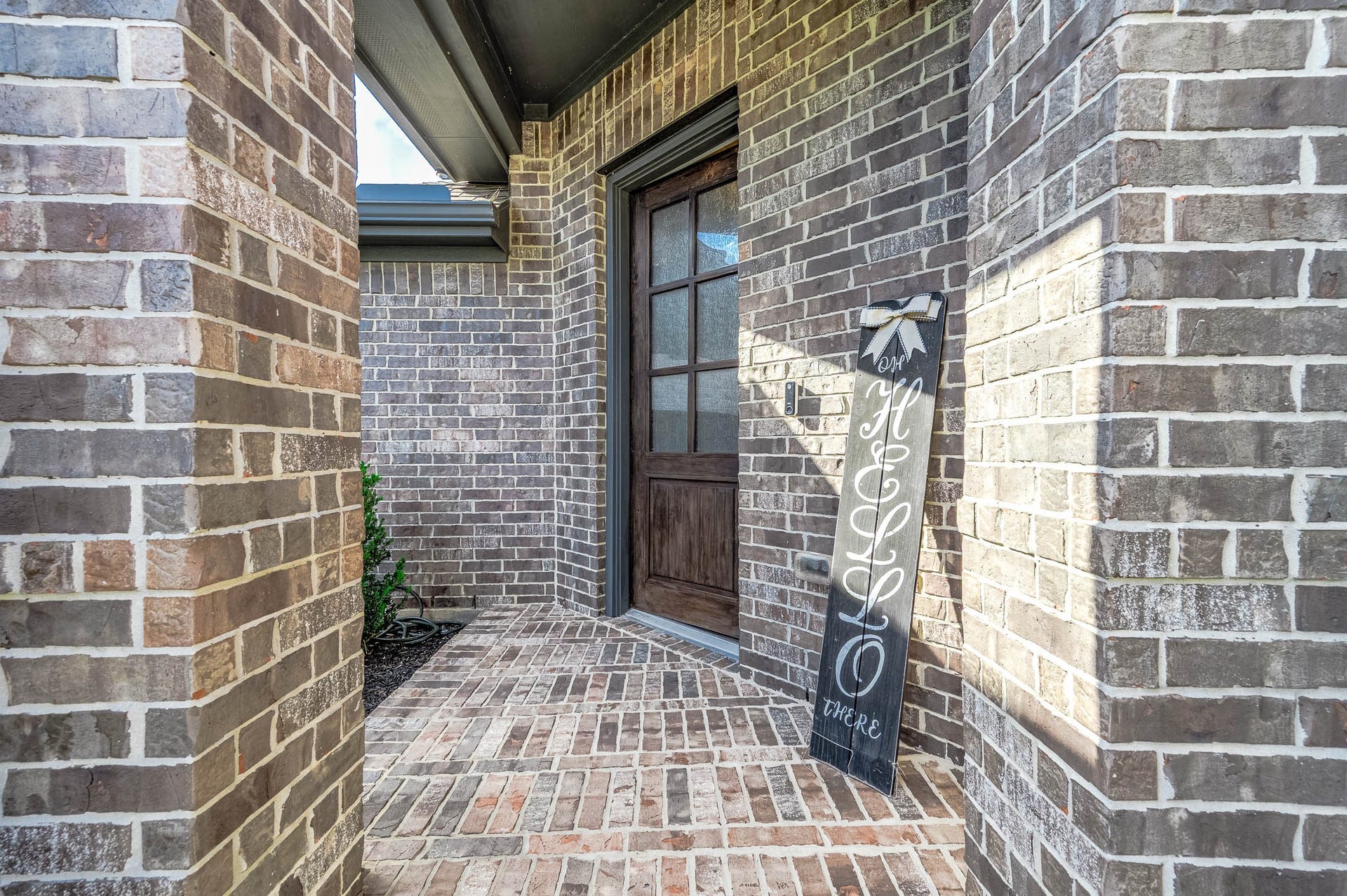 3707 Amoroso Drive, Iowa Colony, TX 77583 Step up to a tucked-away brick covered entry with a warm welcome waiting just for you!