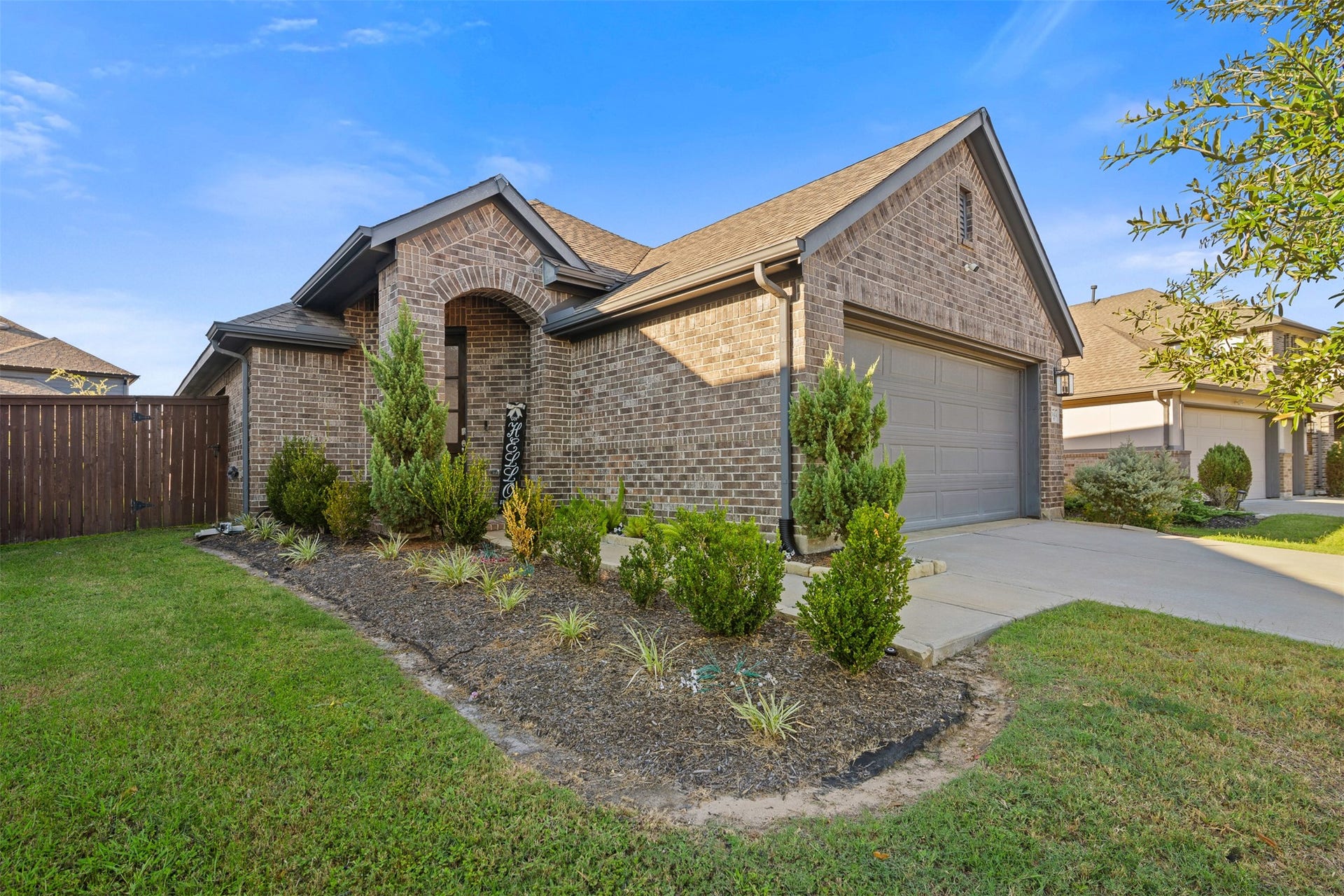 3707 Amoroso Drive, Iowa Colony, TX 77583 Single-story living with 3 Bedrooms, 2 Baths and a Flex Space to make your own.