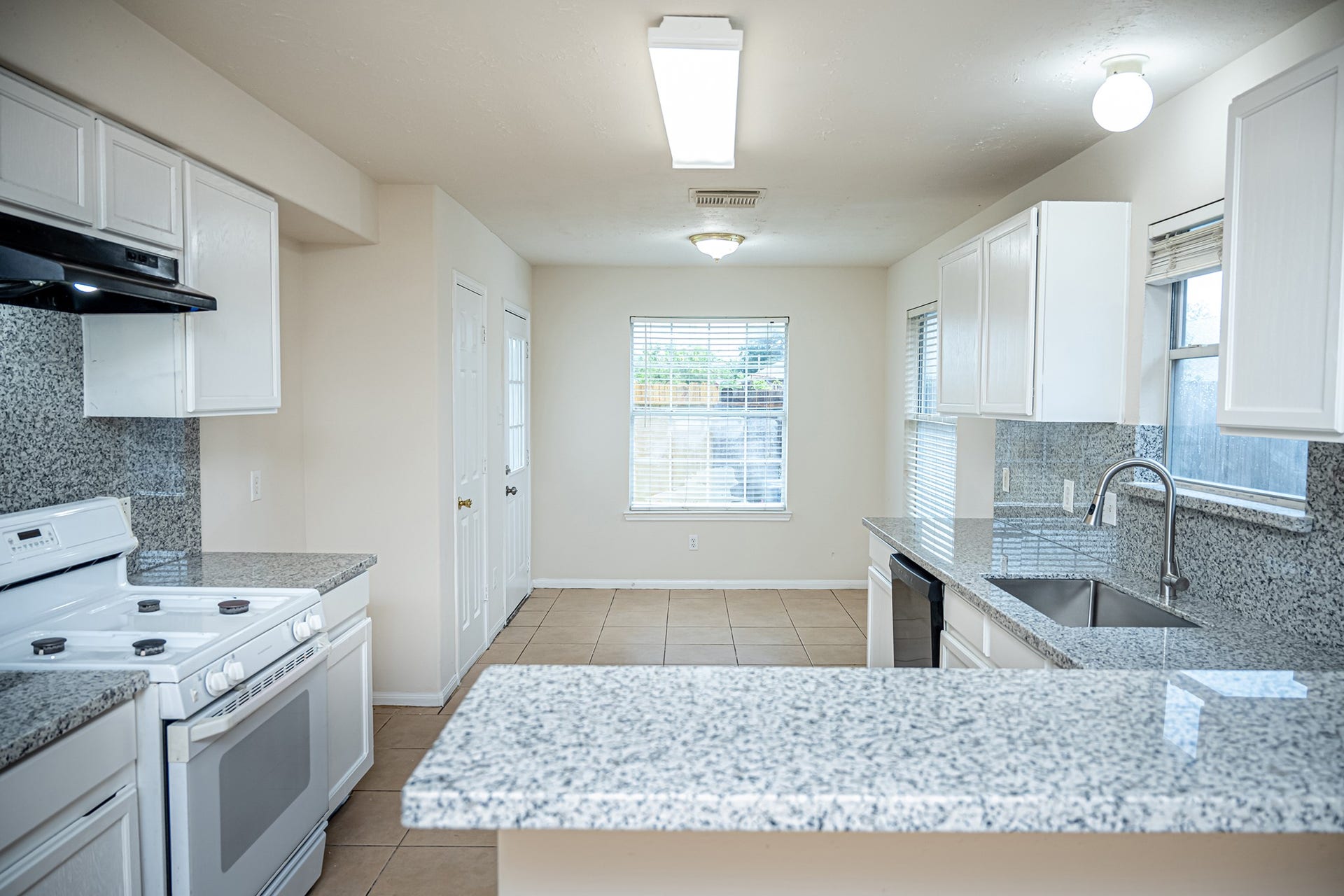 13758 Maximos Drive, Houston, TX 77083 13758 Maximos Drive, Houston, TX 77083