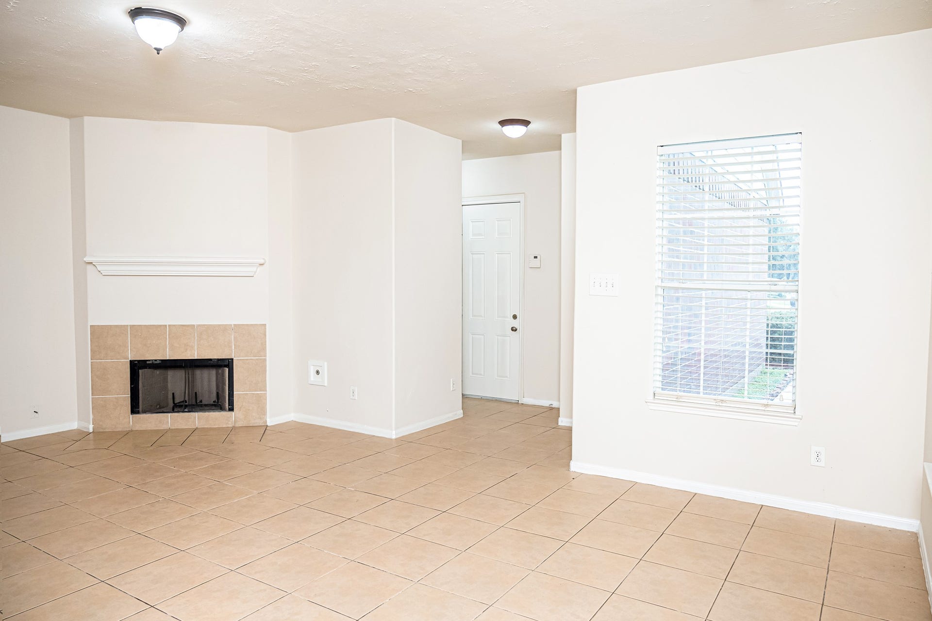 13758 Maximos Drive, Houston, TX 77083 13758 Maximos Drive, Houston, TX 77083