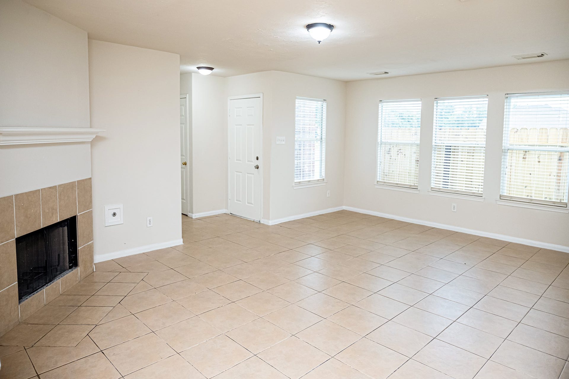 13758 Maximos Drive, Houston, TX 77083 13758 Maximos Drive, Houston, TX 77083
