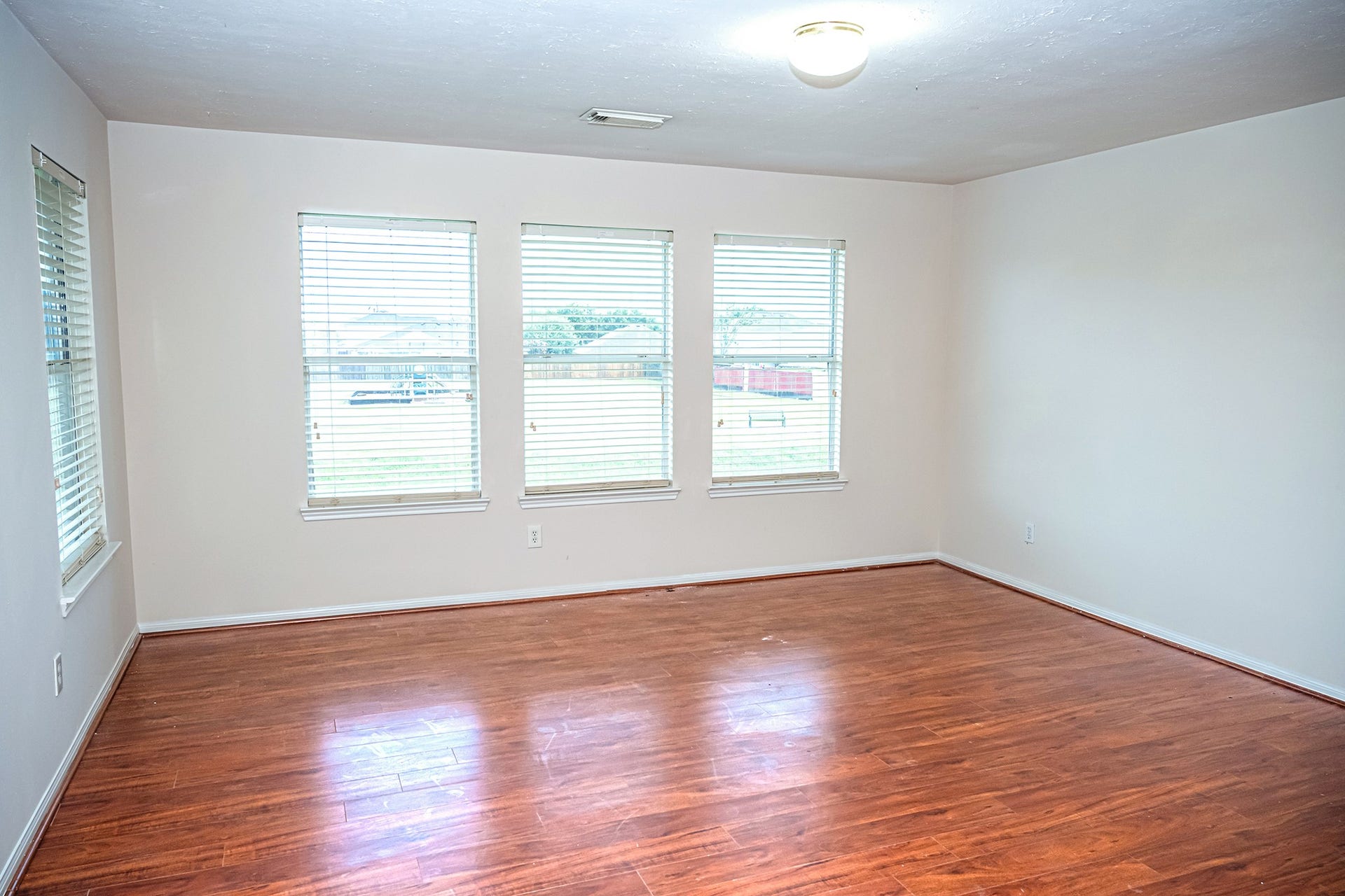 13758 Maximos Drive, Houston, TX 77083 13758 Maximos Drive, Houston, TX 77083