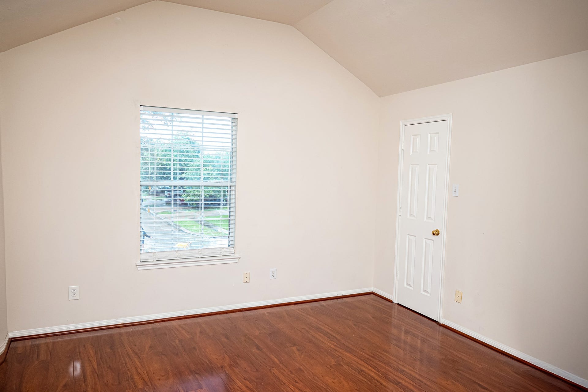 13758 Maximos Drive, Houston, TX 77083 13758 Maximos Drive, Houston, TX 77083