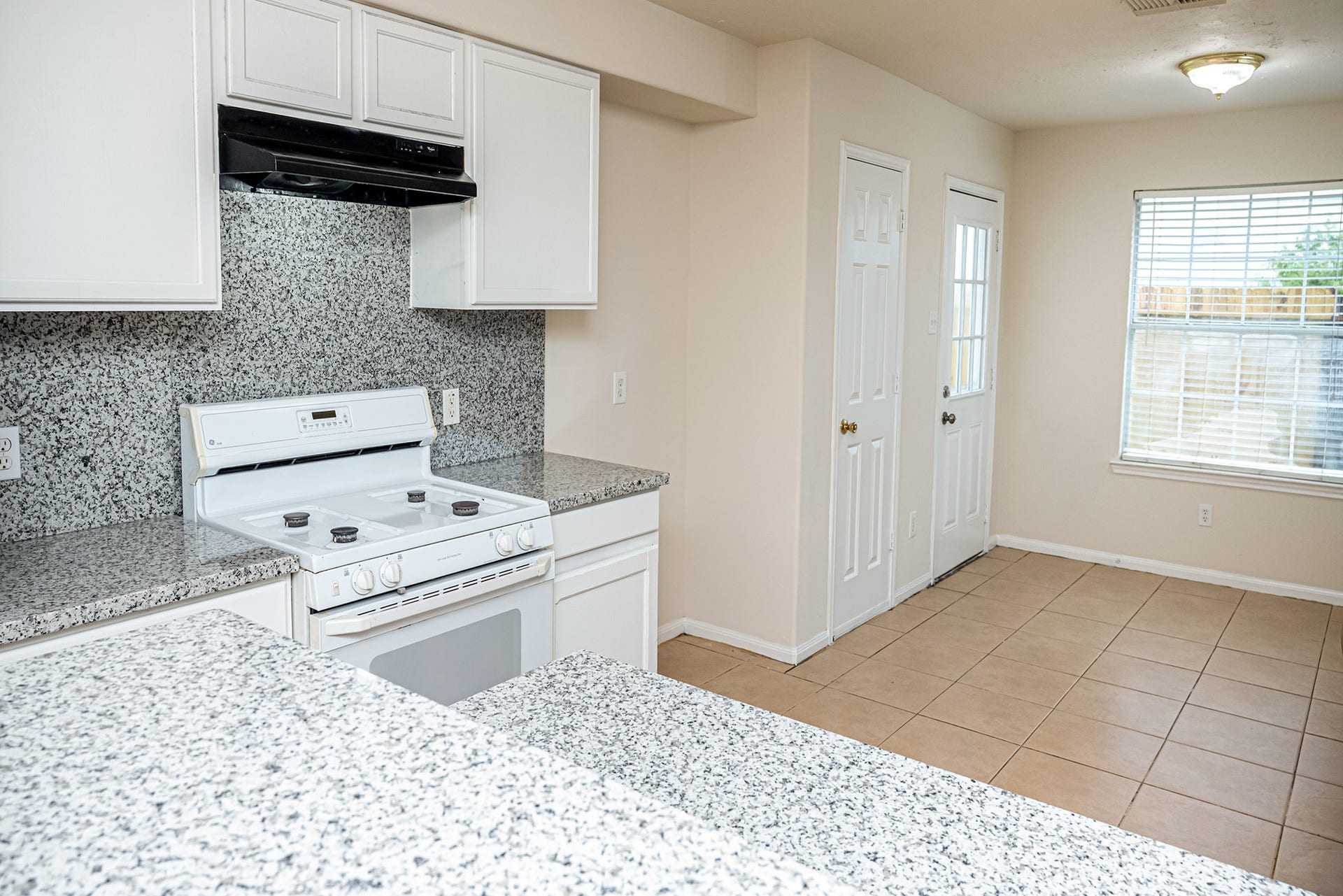 13758 Maximos Drive, Houston, TX 77083 13758 Maximos Drive, Houston, TX 77083