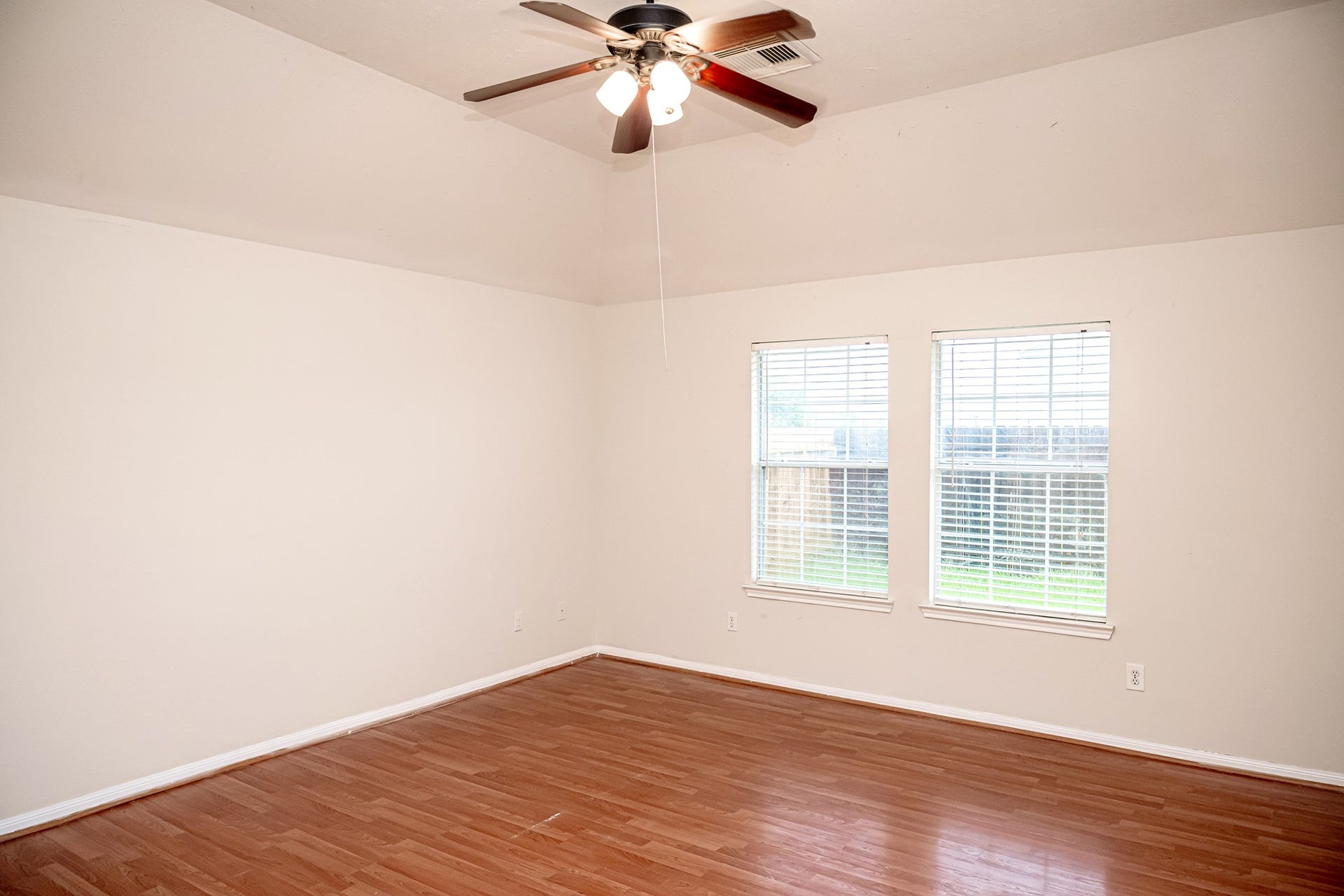 13758 Maximos Drive, Houston, TX 77083 13758 Maximos Drive, Houston, TX 77083
