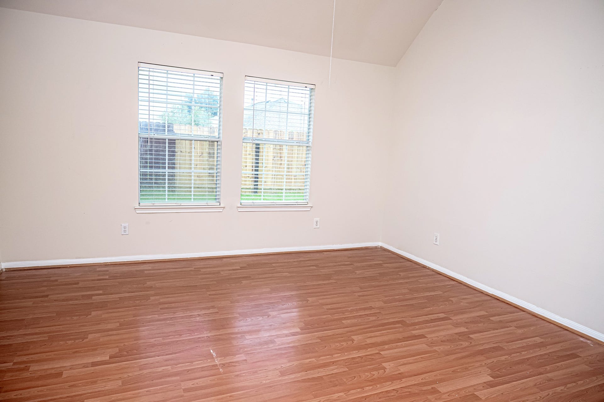 13758 Maximos Drive, Houston, TX 77083 13758 Maximos Drive, Houston, TX 77083